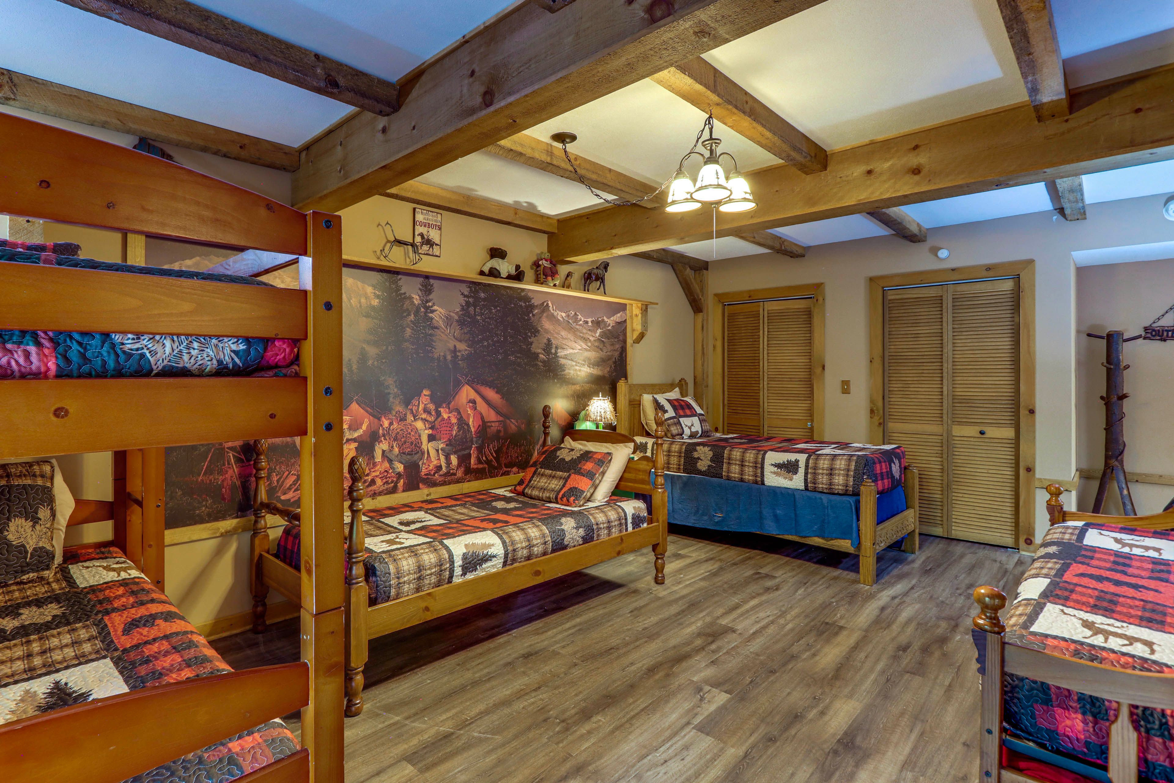 Bedroom 4 | 2 Twin Beds | Twin Bunk Bed | Twin Daybed w/ Twin Trundle