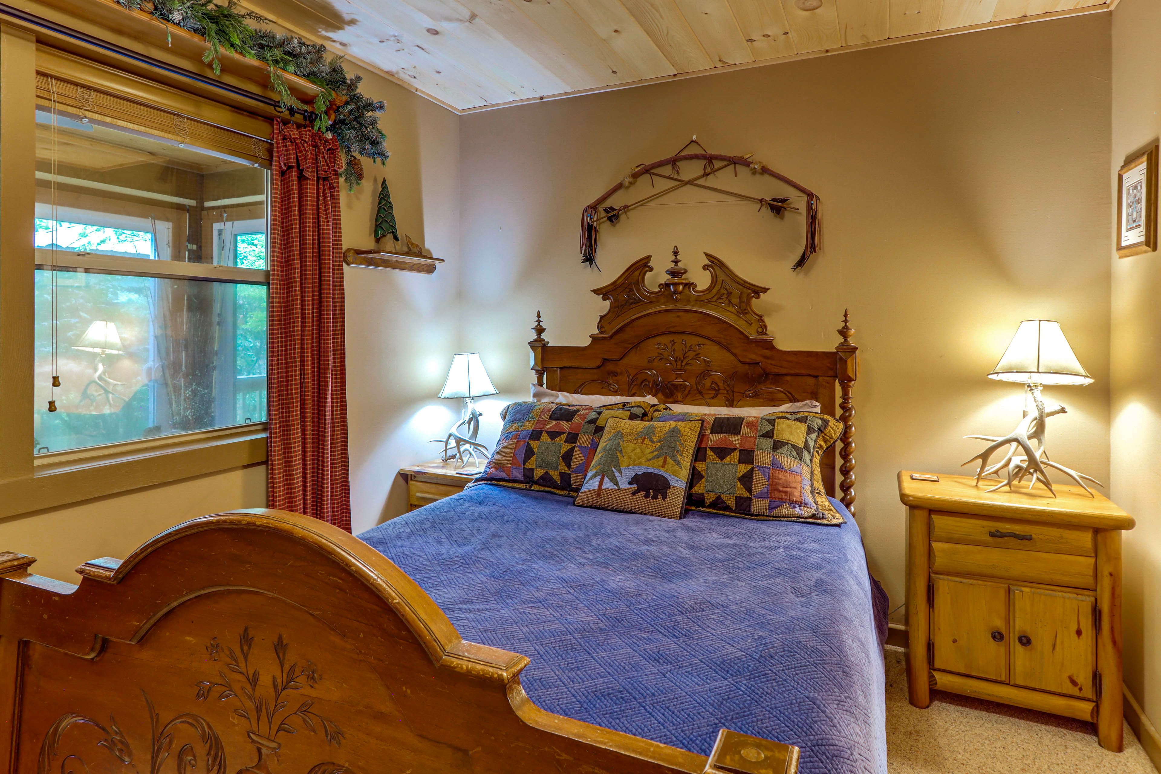 Bedroom 2 | Queen Bed