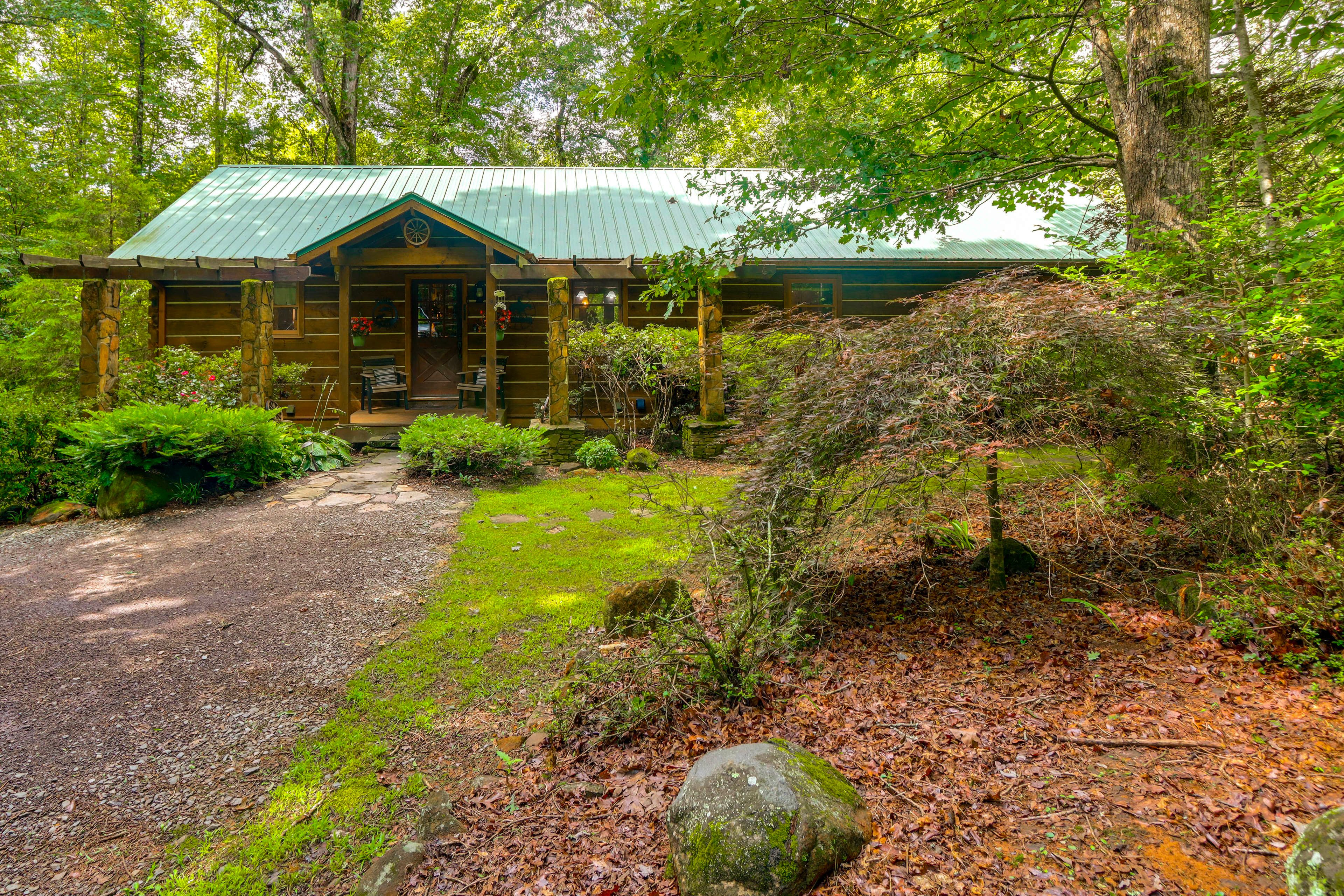 Parking | Gravel Circle Driveway (Ample Parking)