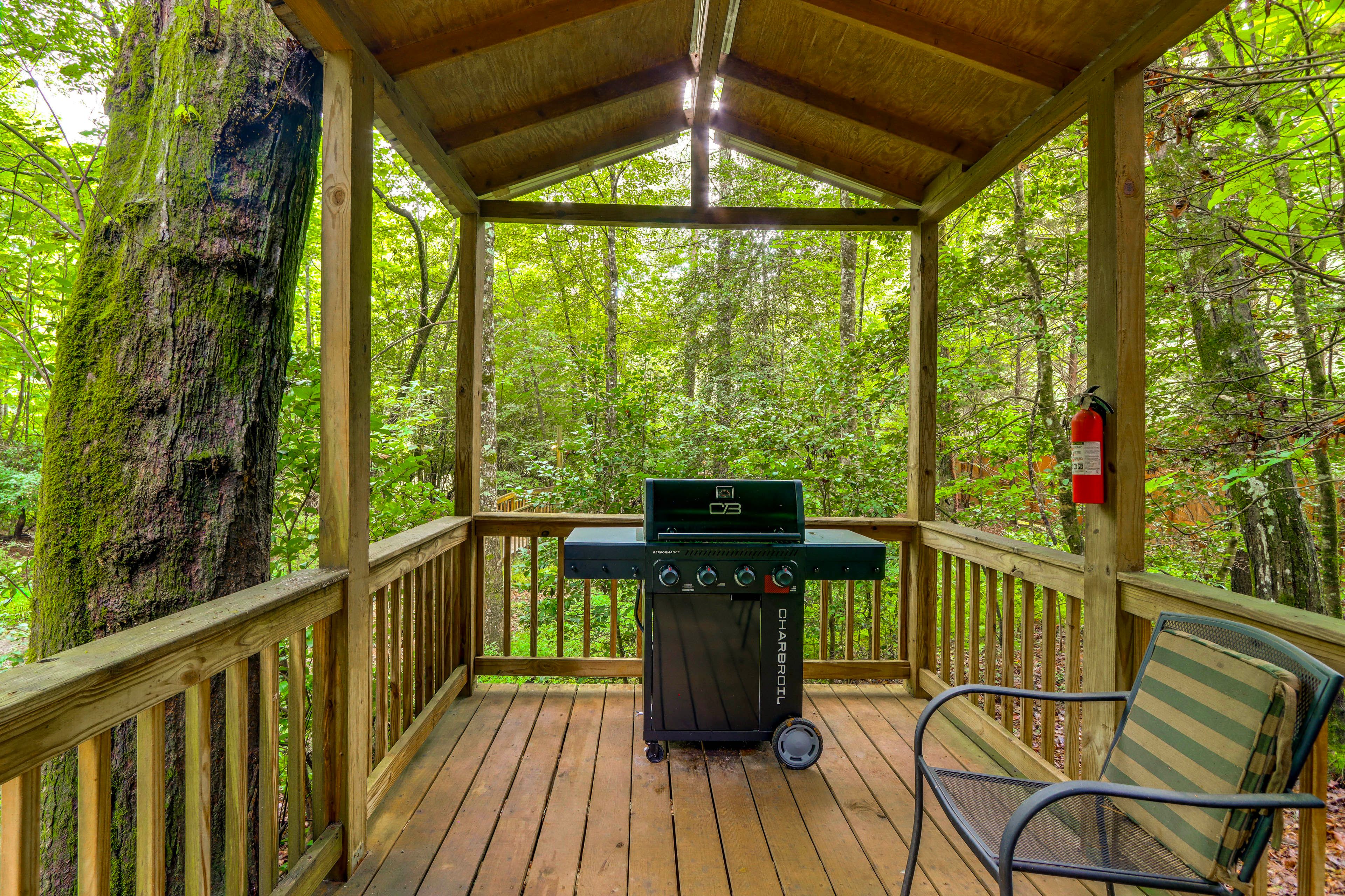 Gazebo | Gas Grill | Hot Tub