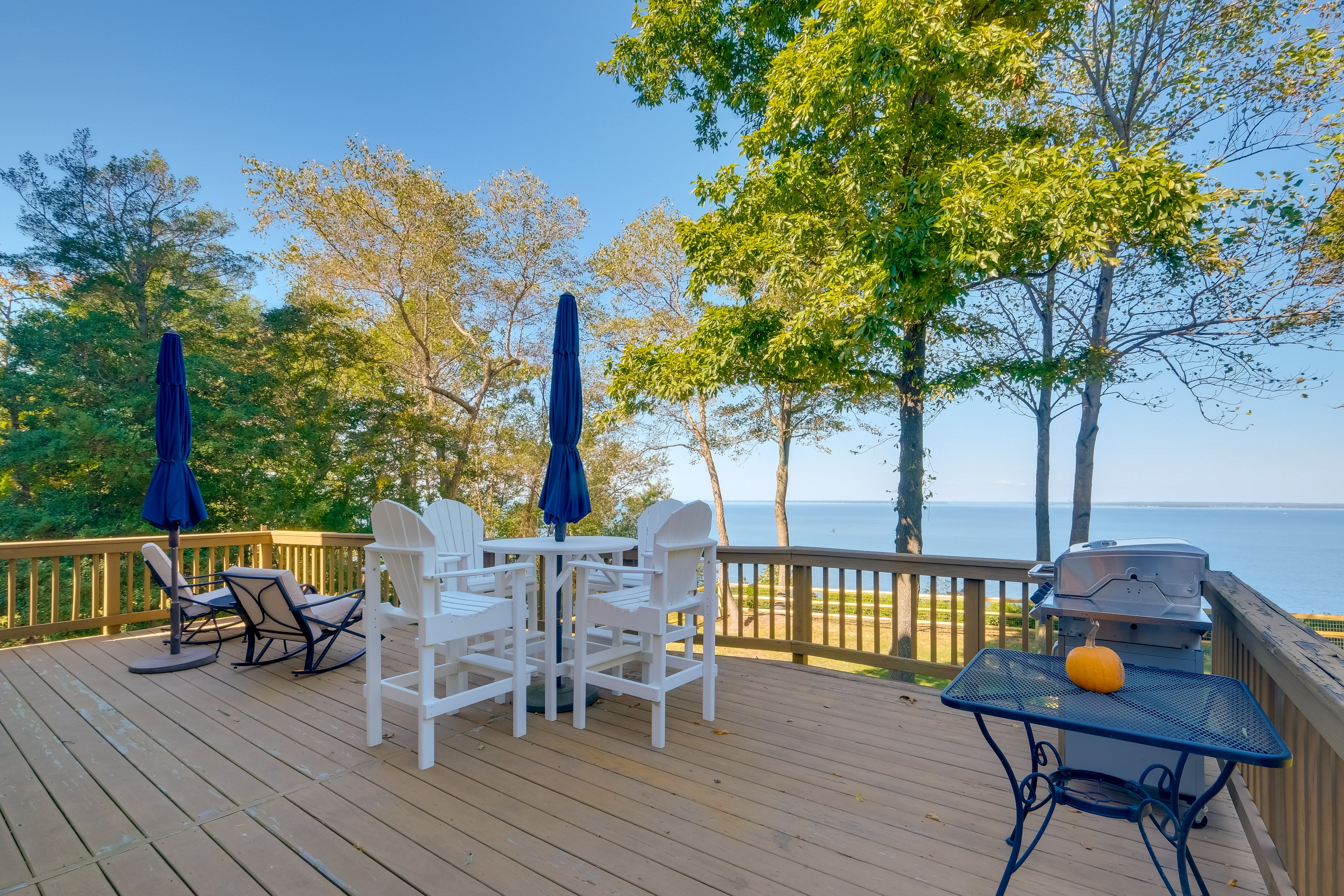 Deck | Gas Grill | Outdoor Dining Area | River Views