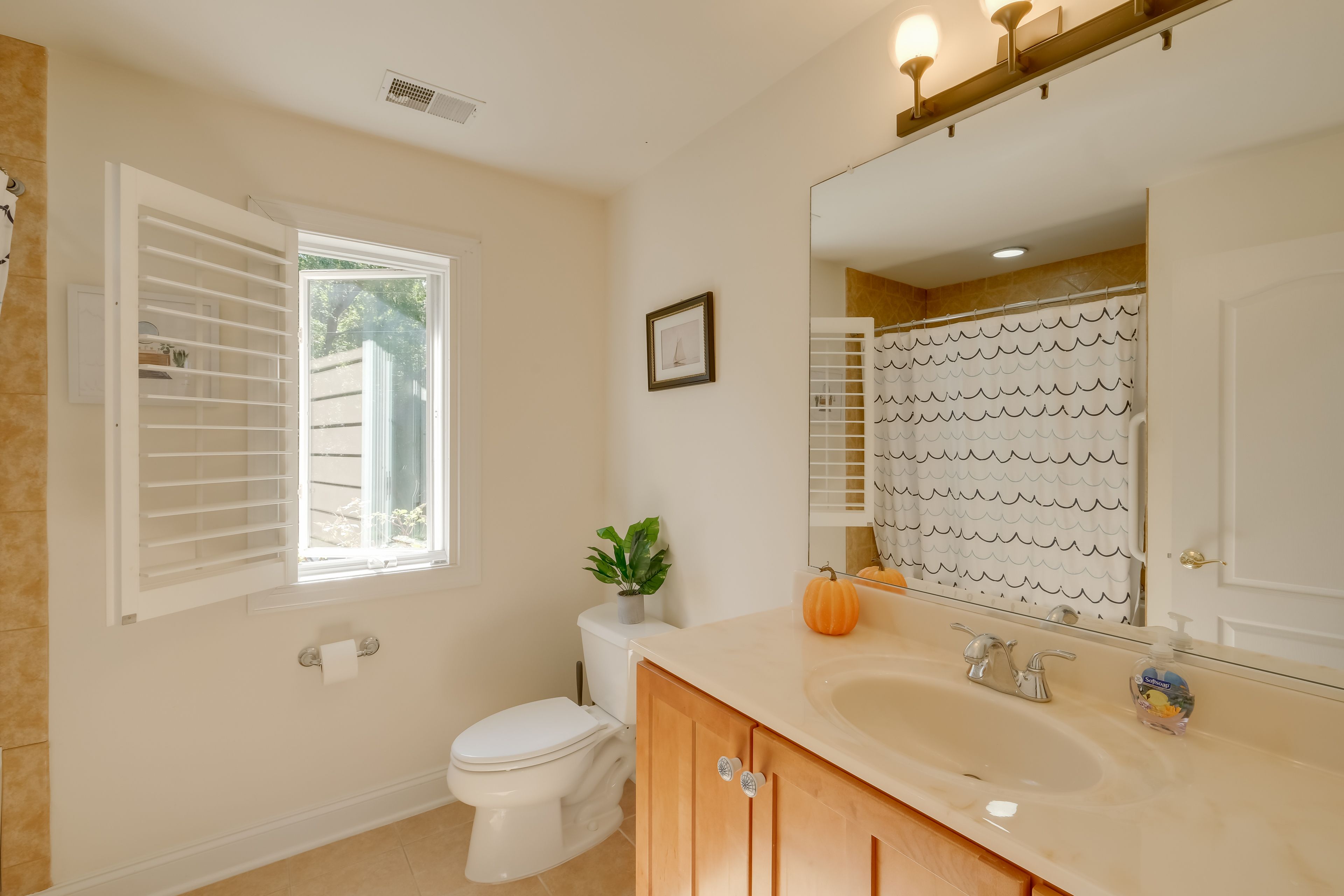 Full Bathroom