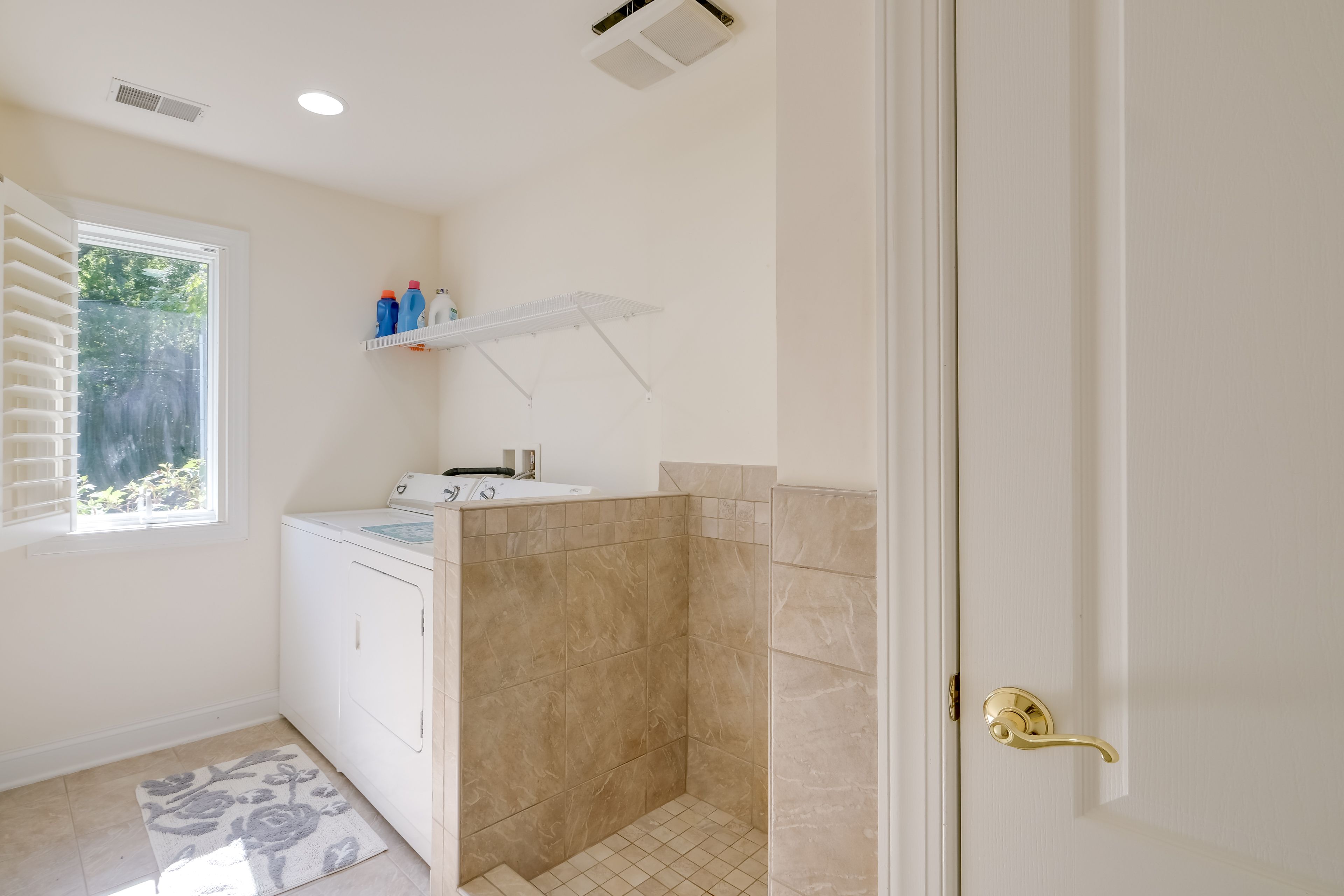 Laundry Area | Detergent Provided | Dog-Washing Station