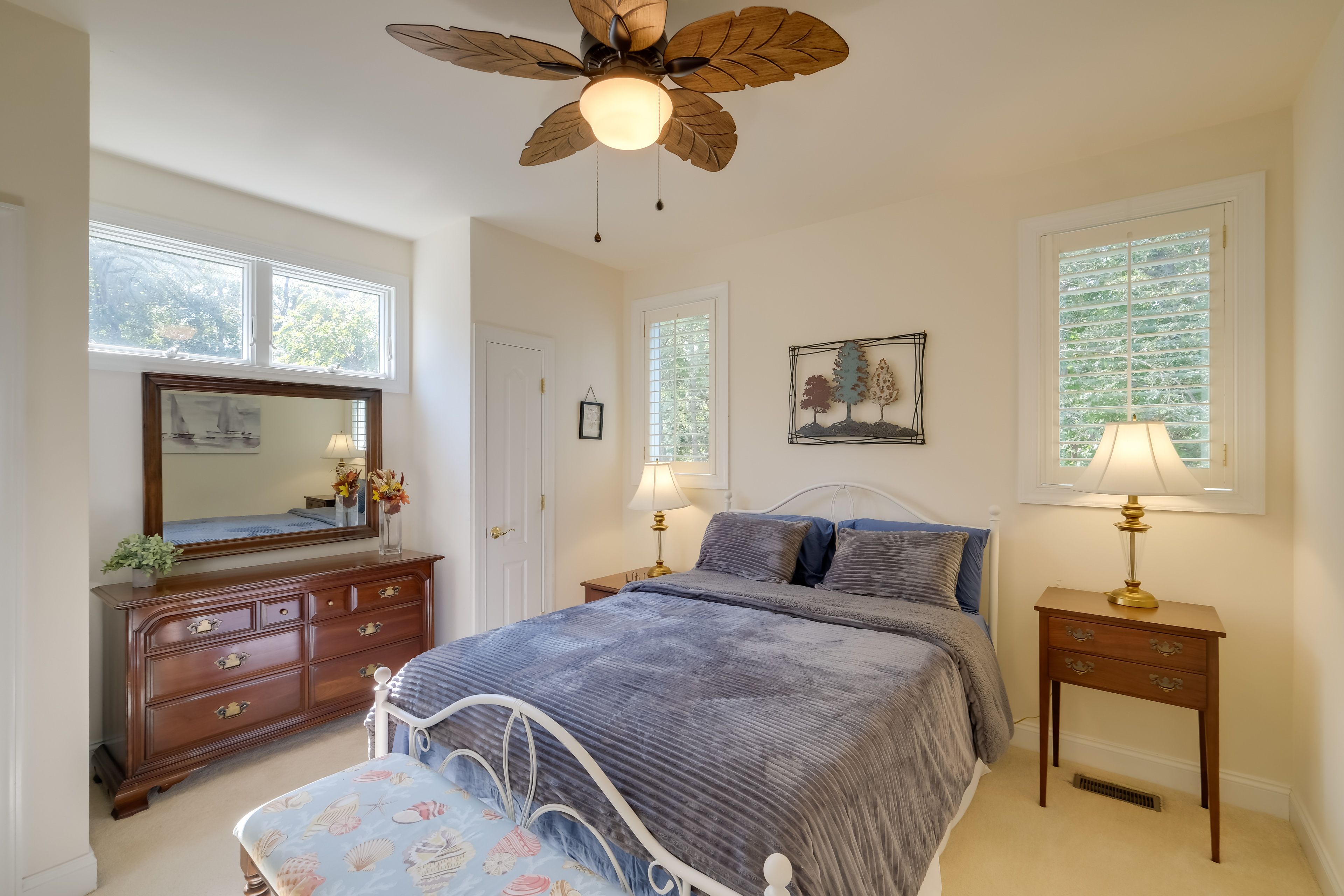 Bedroom 1 | Queen Bed