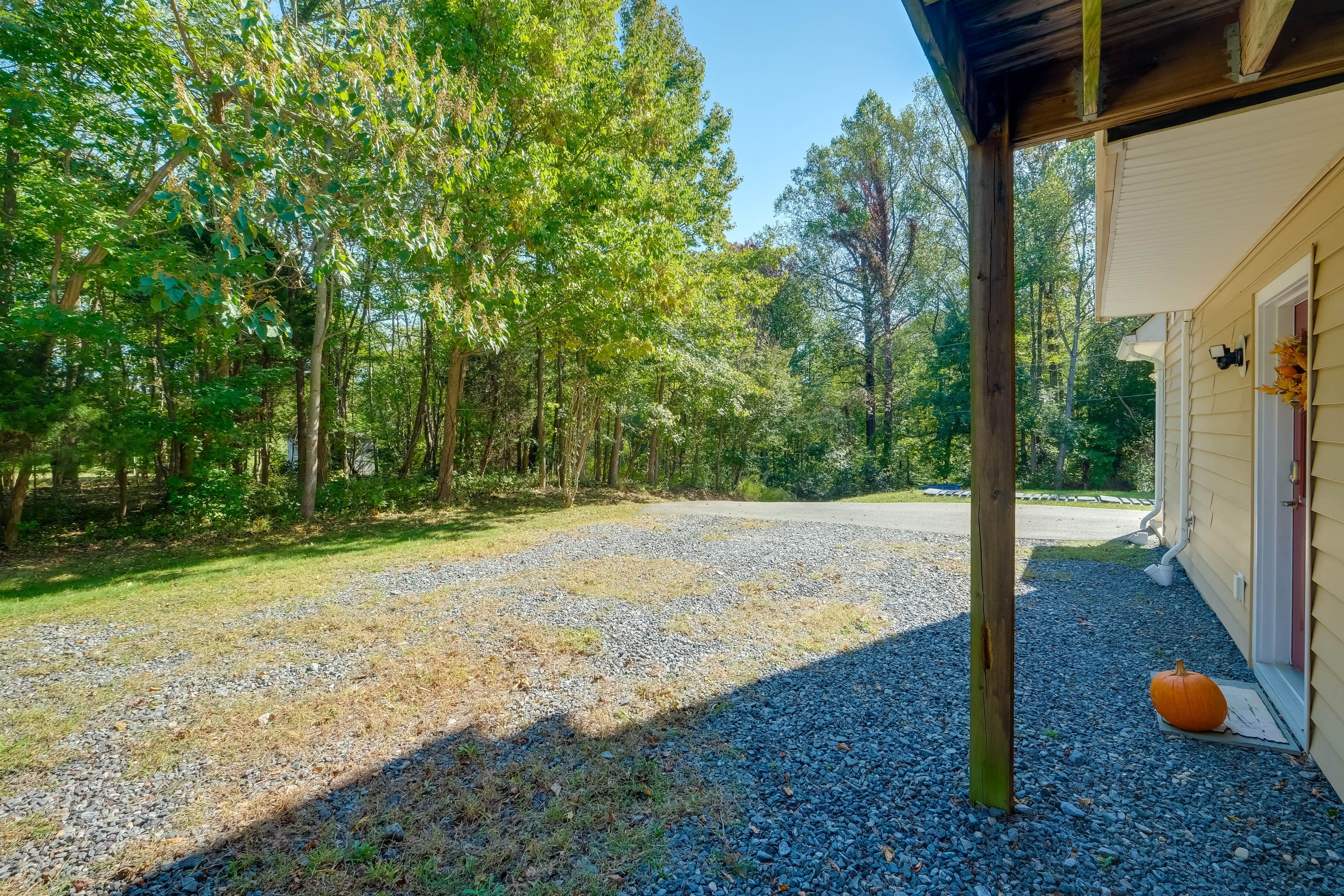 Parking | Driveway (8 Vehicles)