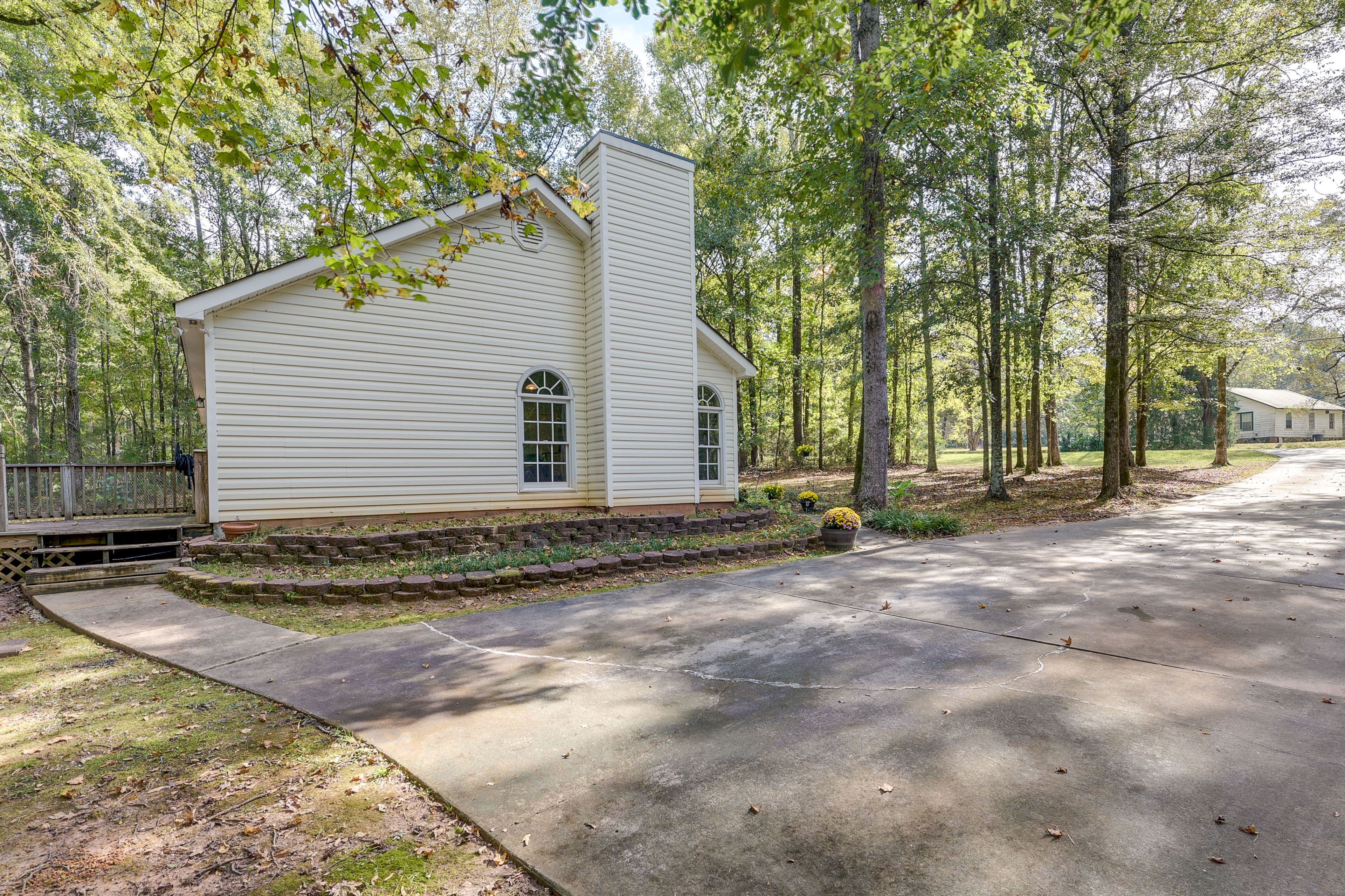 Parking | Driveway (7 Vehicles) | RV/Boat Trailer Parking On-Site