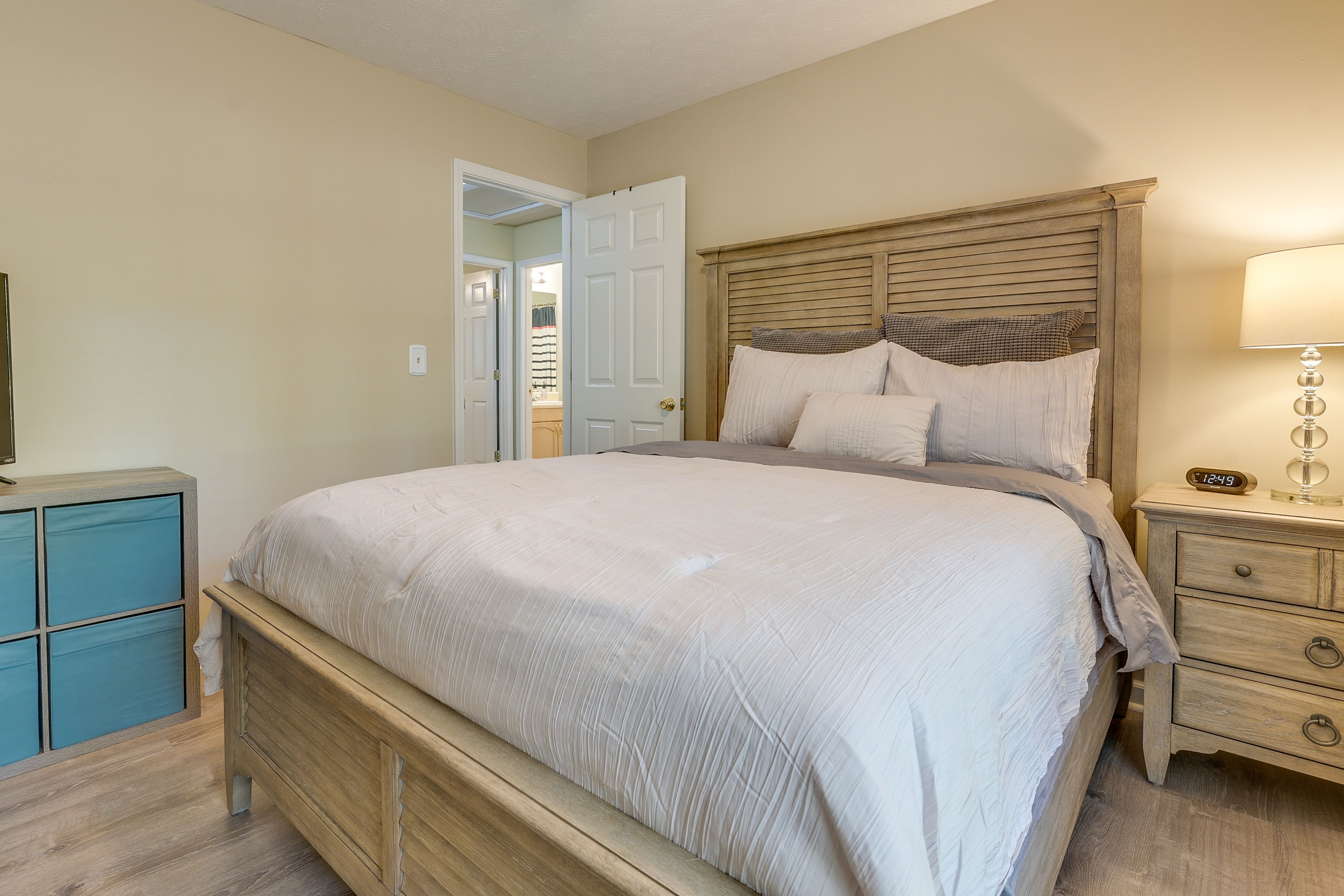 Bedroom 2 | Queen Bed