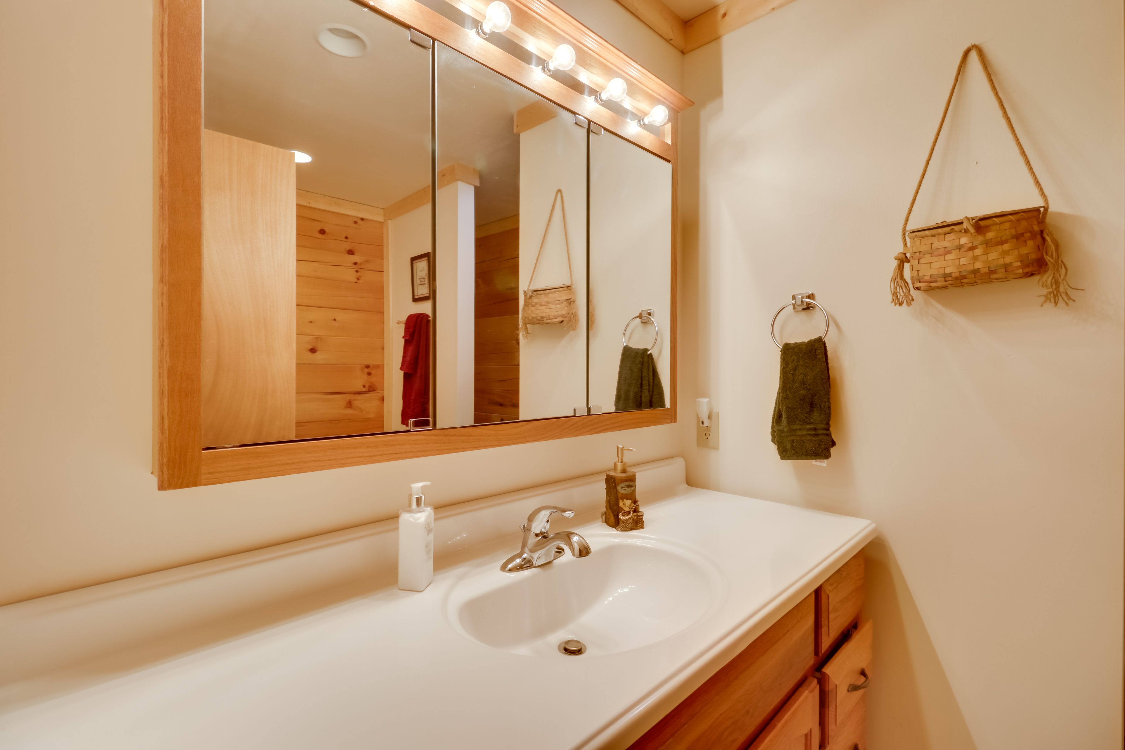 En-Suite Bathroom | Towels Provided | Hair Dryer