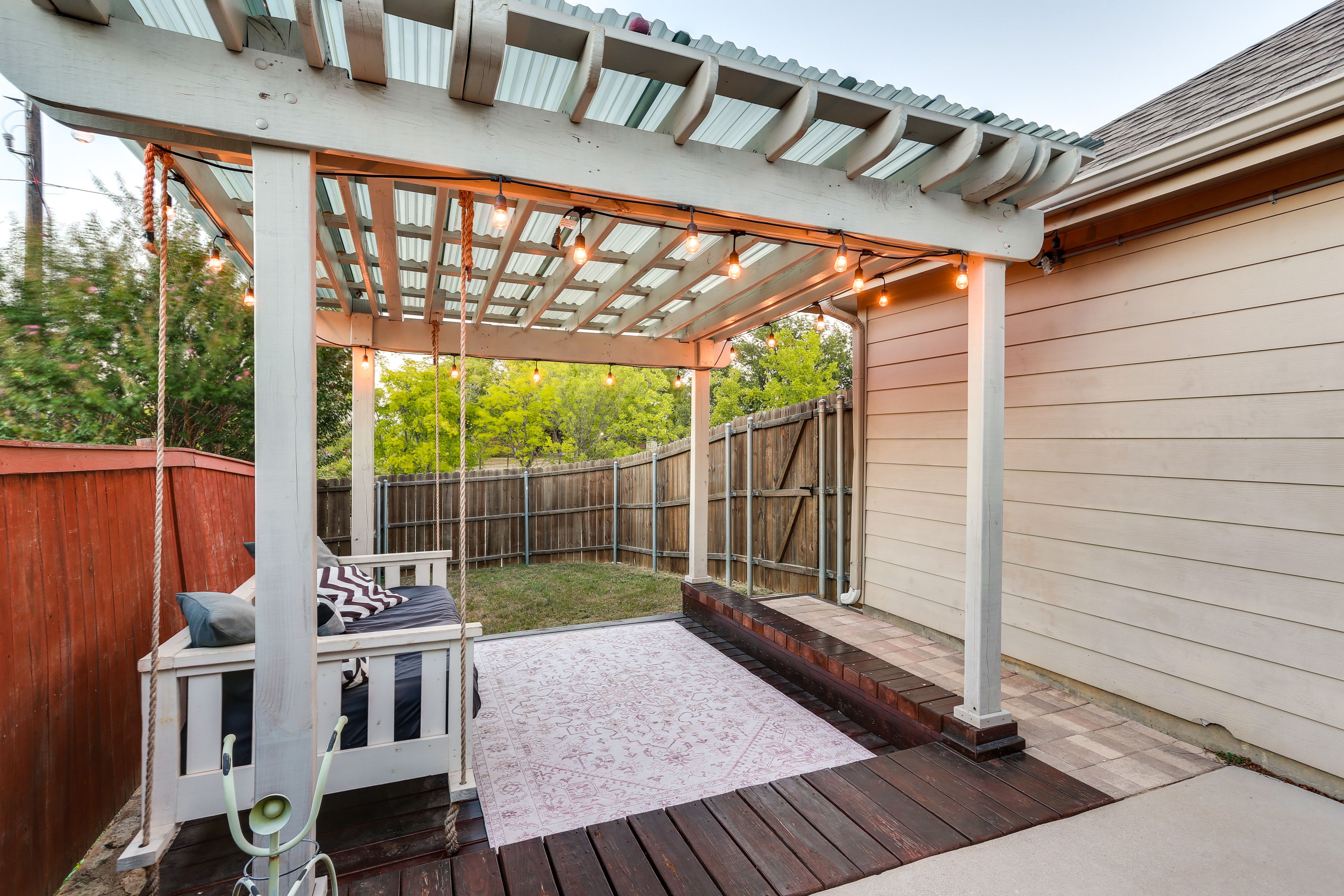Private Backyard | Pergola | Swing Daybed | Patio | Seating