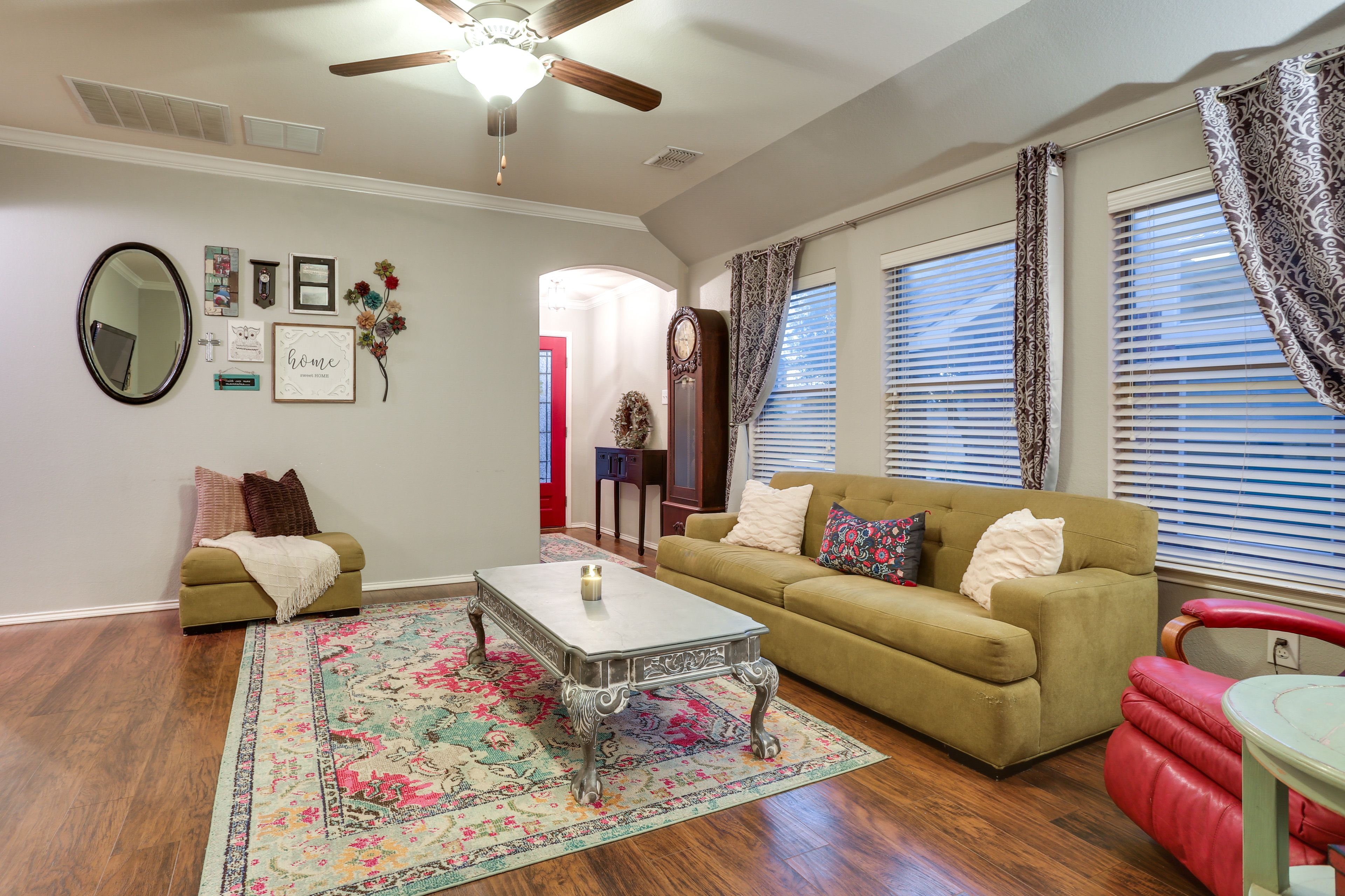 Living Room | Queen Sleeper Sofa | Smart TV | WiFi