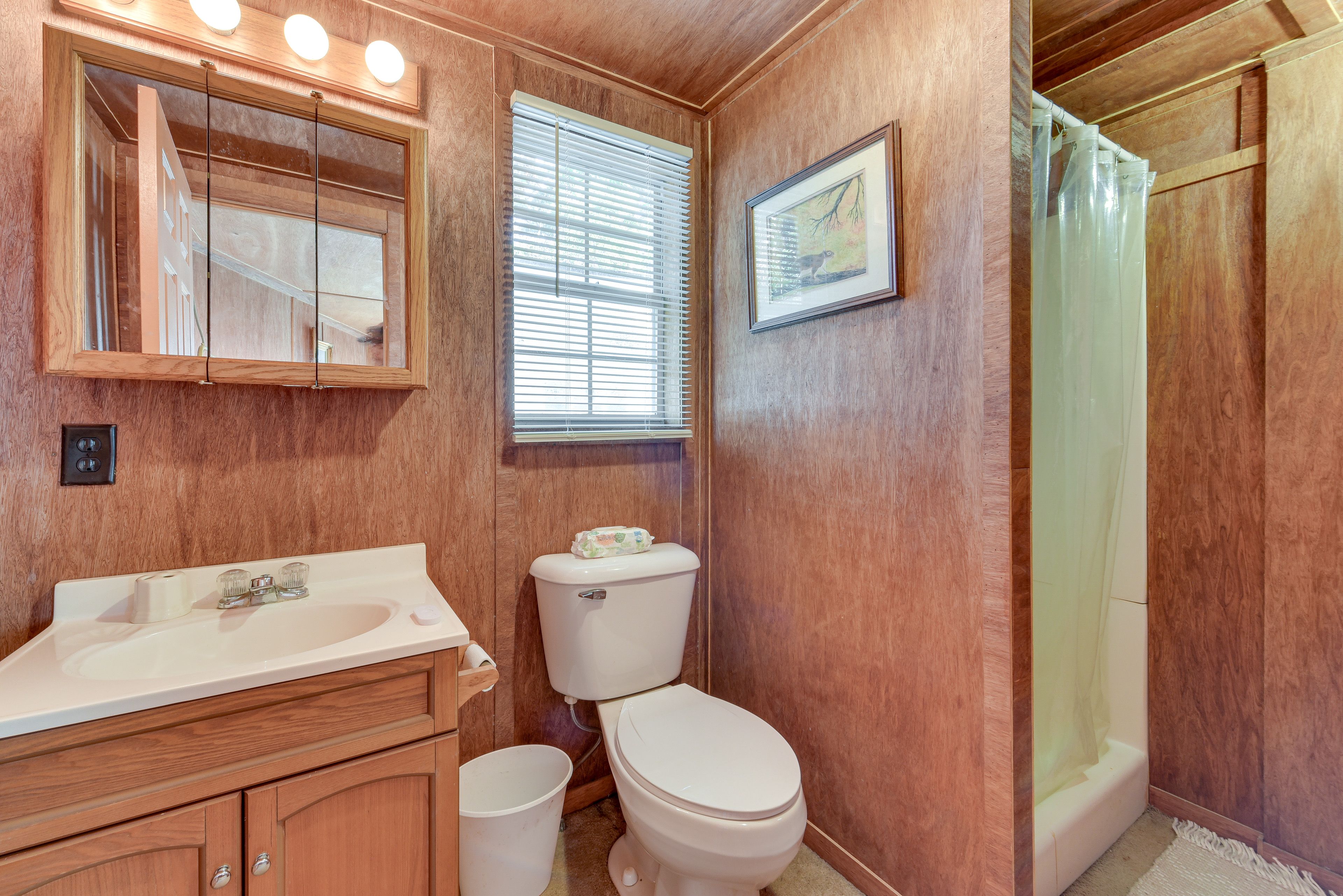 Full Bathroom | Complimentary Toiletries | Hair Dryer