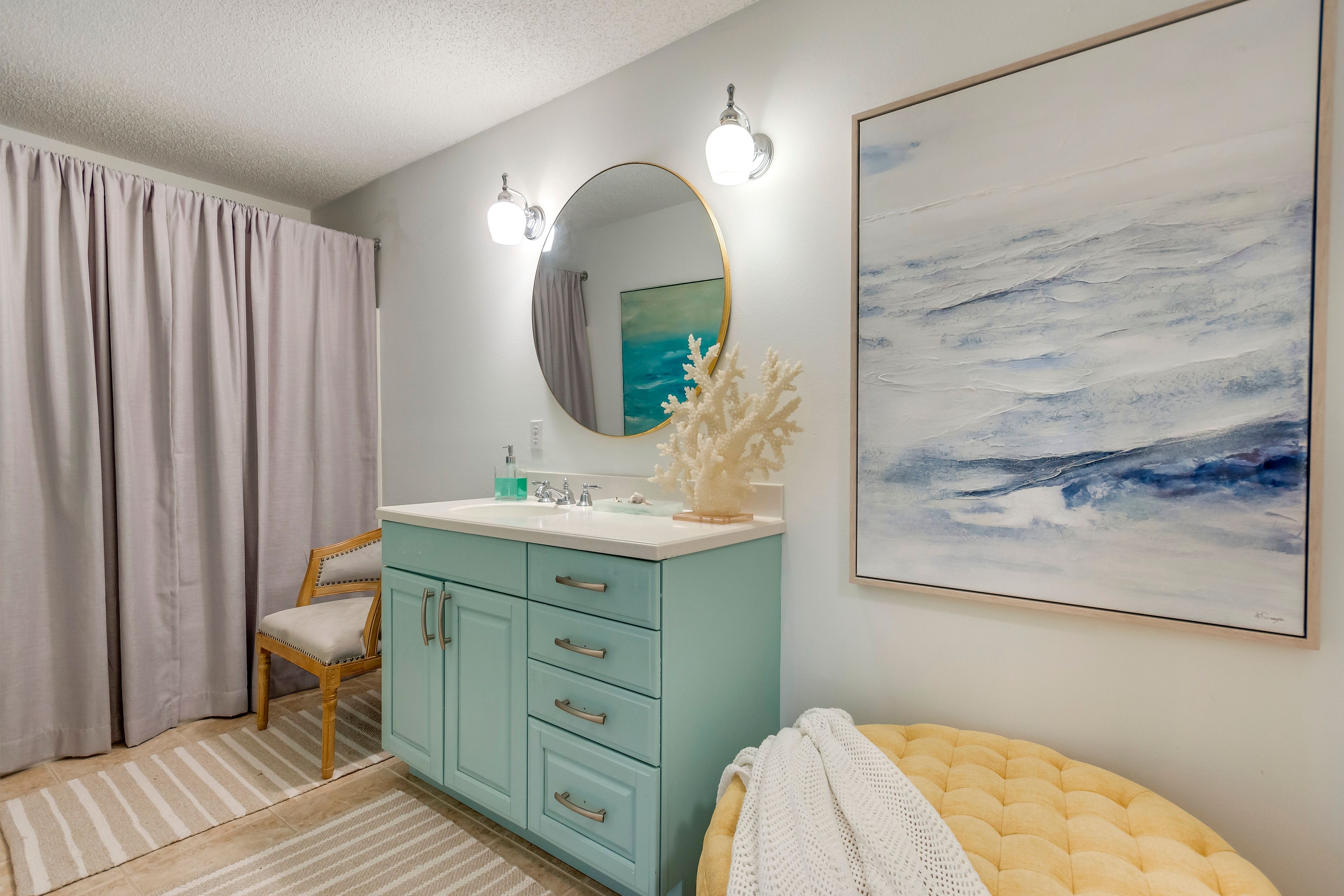 Full Bathroom | 2nd Floor
