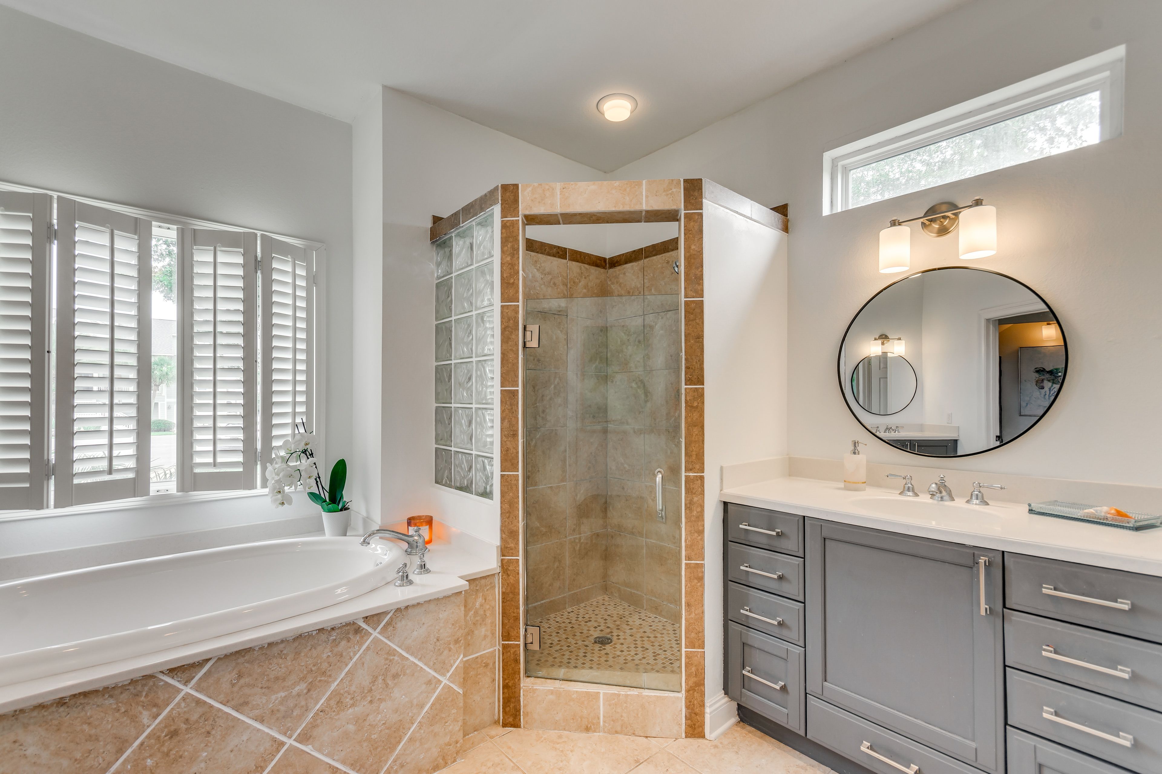 En-Suite Bathroom | Complimentary Toiletries | Hair Dryer