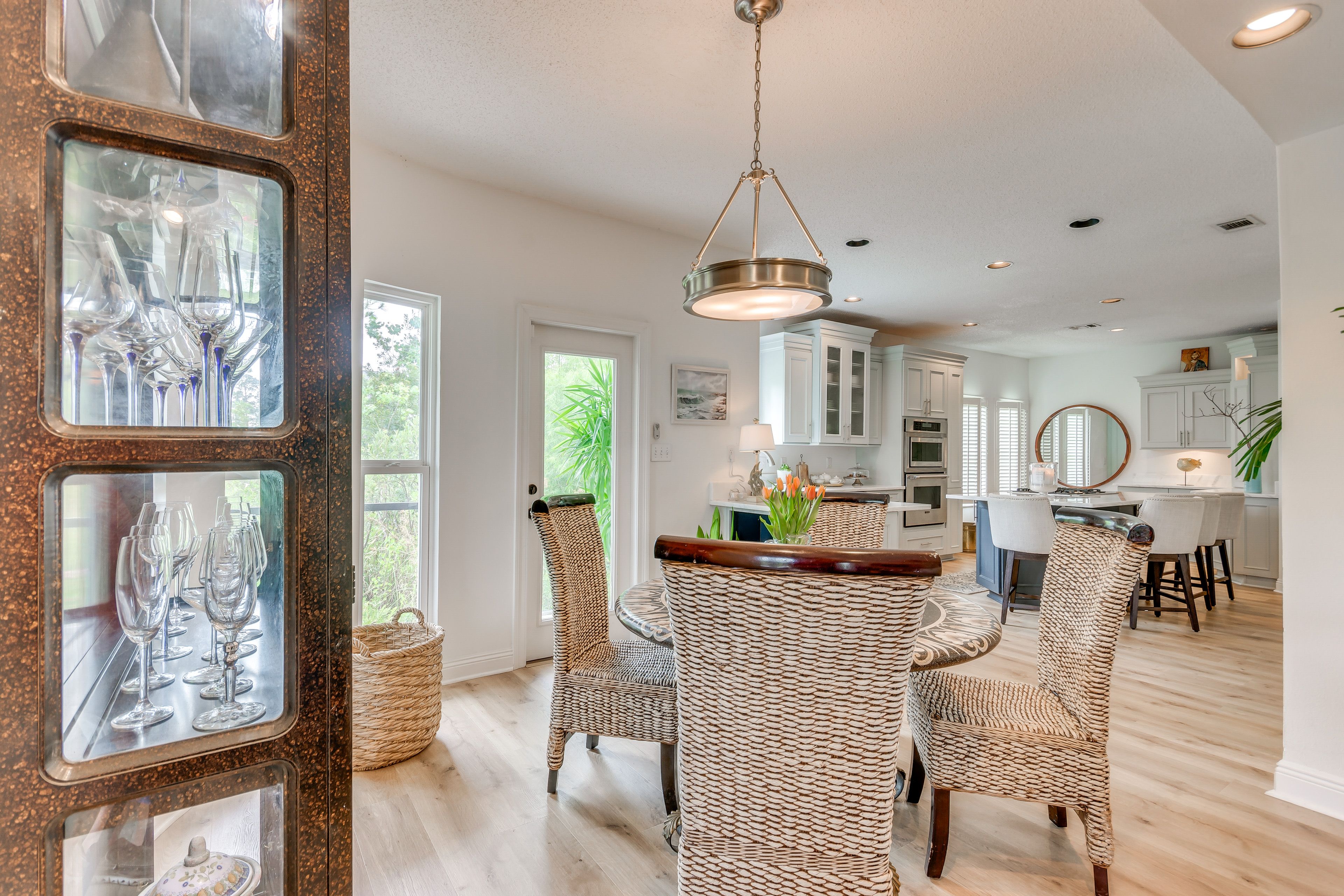 Dining Area | Dishware & Flatware Provided
