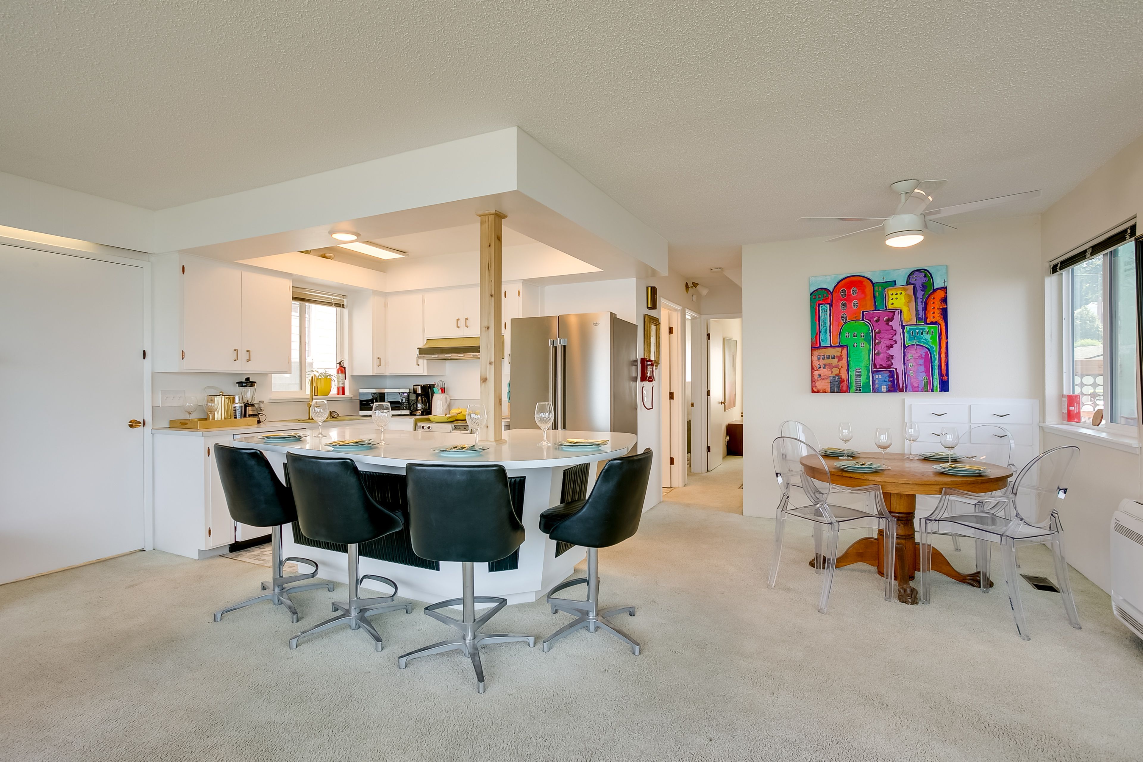 Kitchen | Free WiFi | Central A/C | Washer/Dryer | Iron/Board | Keyless Entry