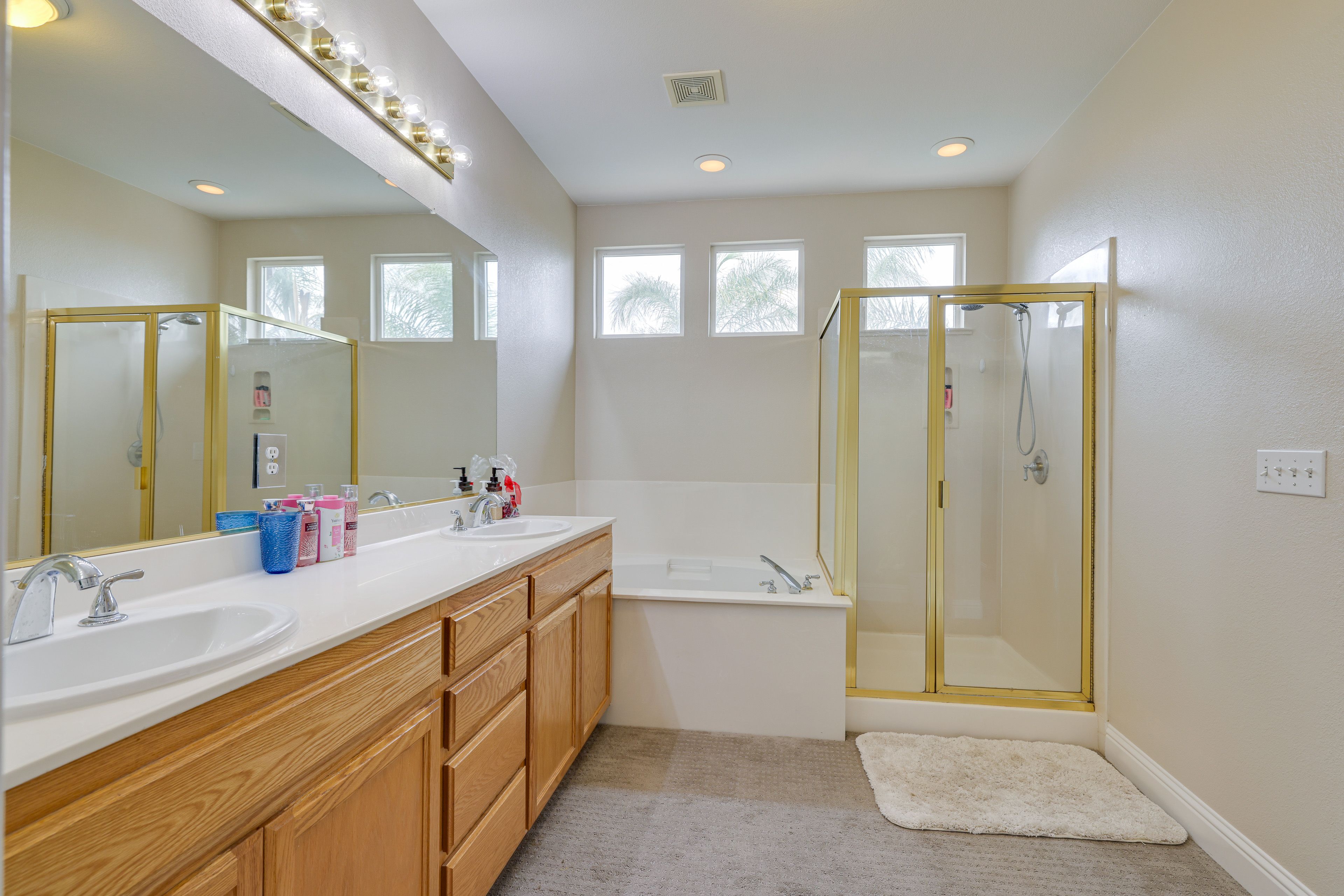 En-Suite Bathroom | Towels Provided