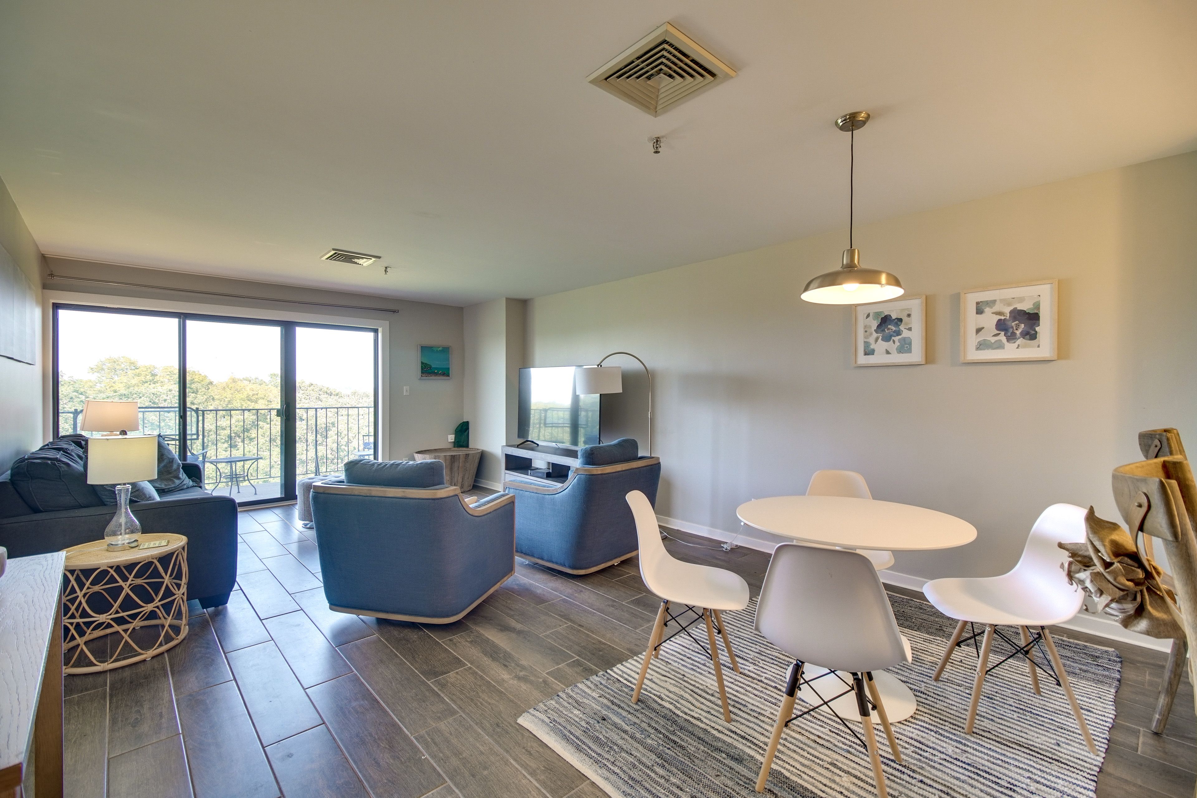 Dining Area | Dishware/Flatware
