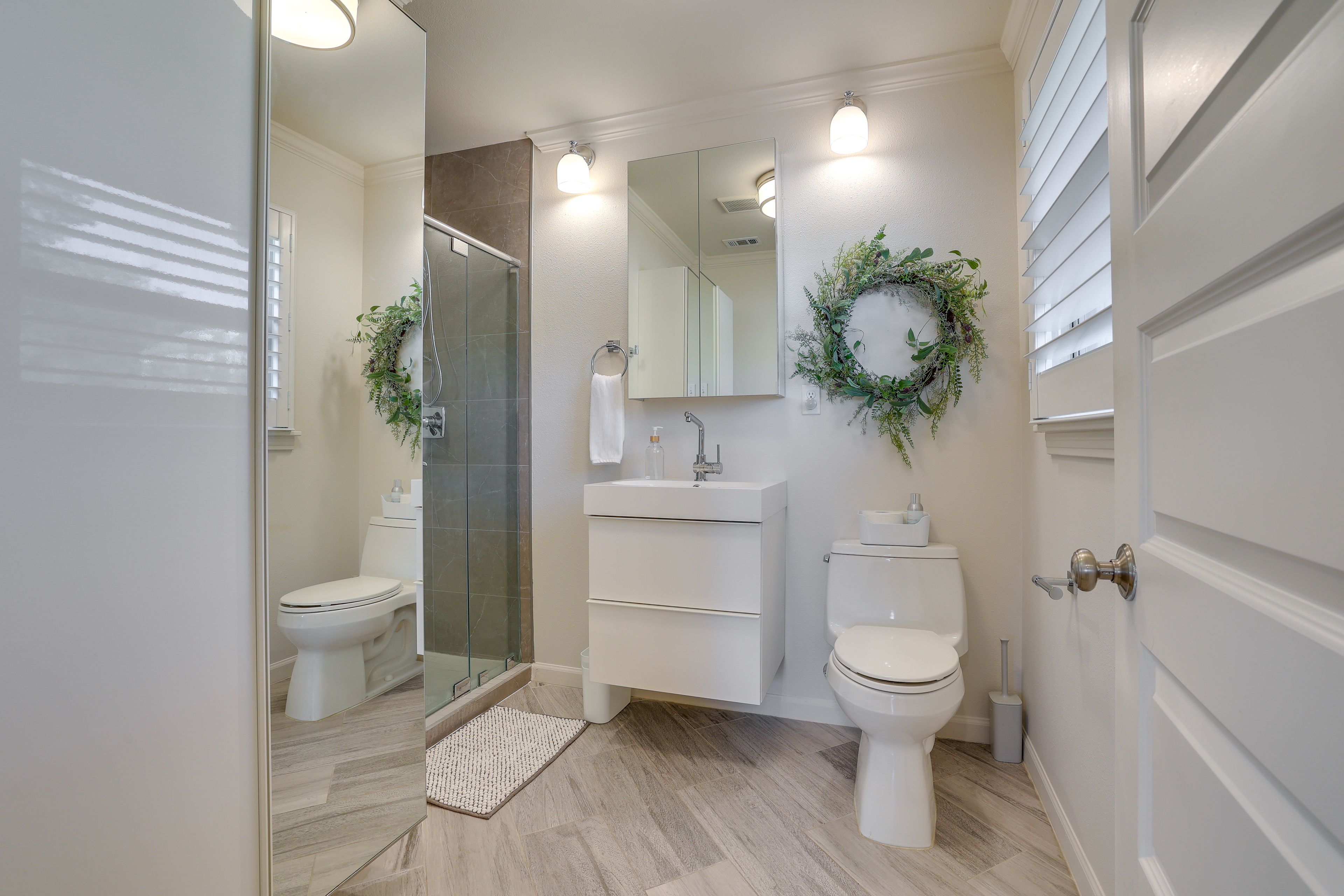 Full Bathroom | Complimentary Toiletries