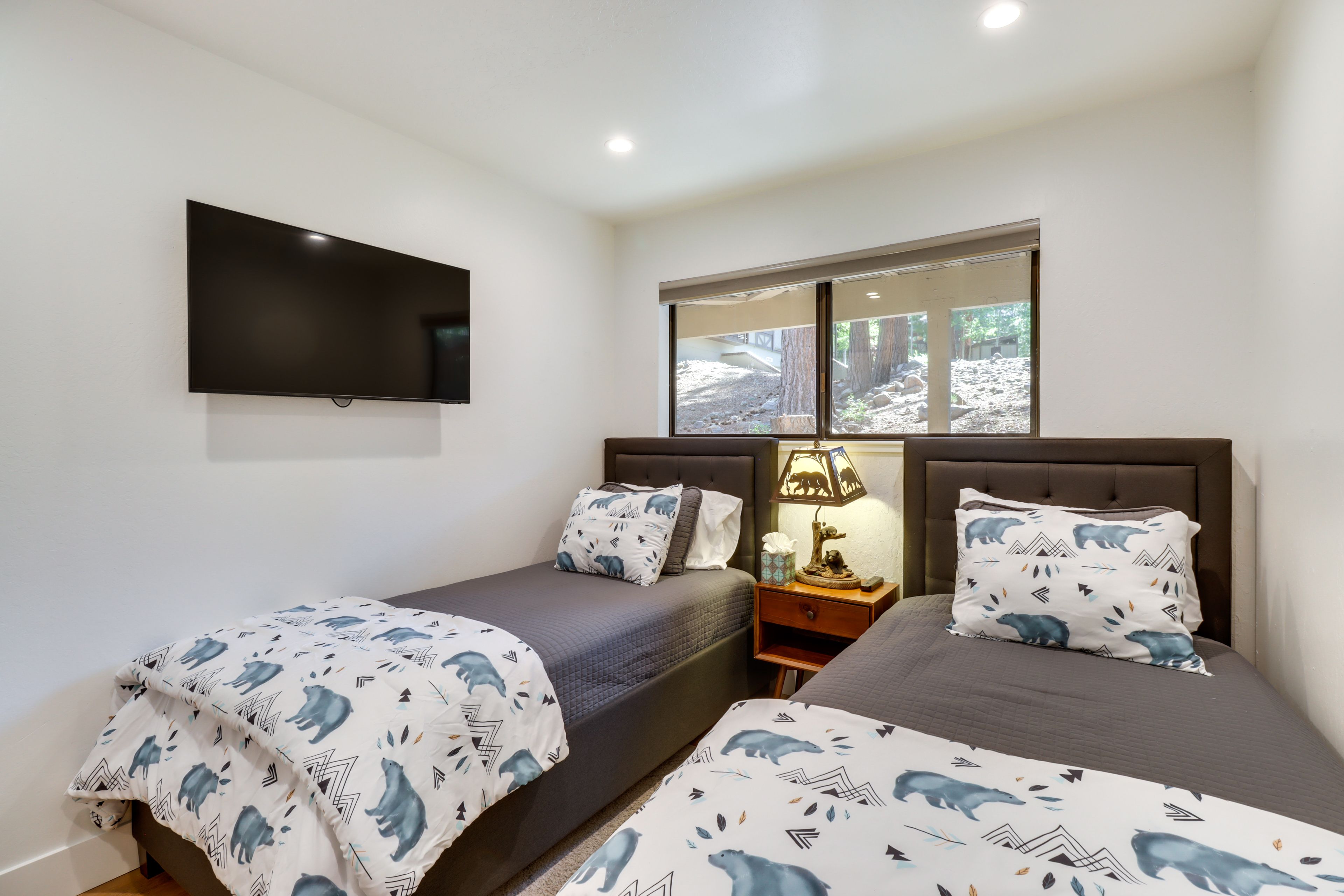 Bedroom 3 | 2 Twin Beds | Smart TV w/ Cable