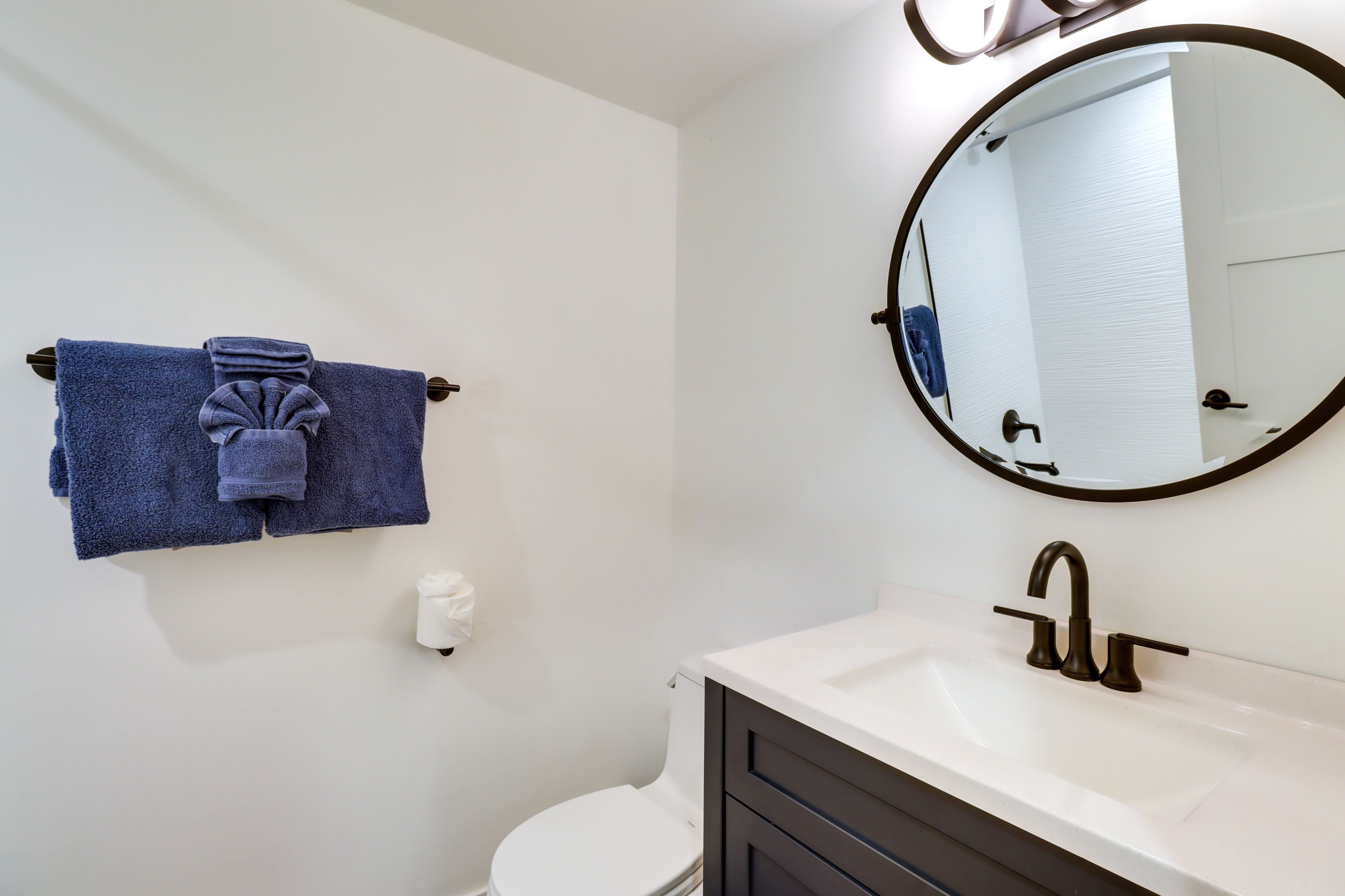Full Bathroom | Complimentary Toiletries