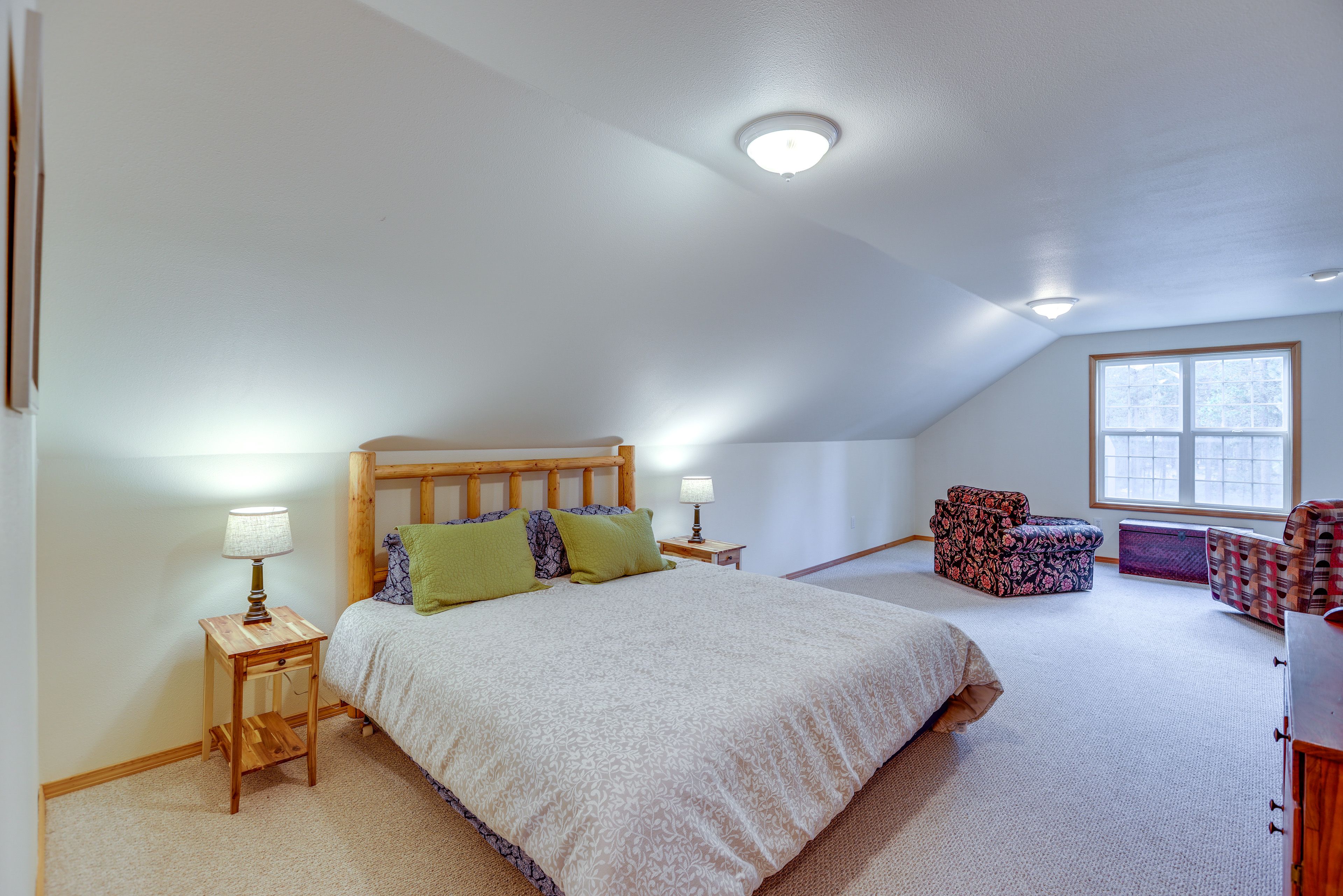 Bedroom 2 | 2nd Floor | King Bed