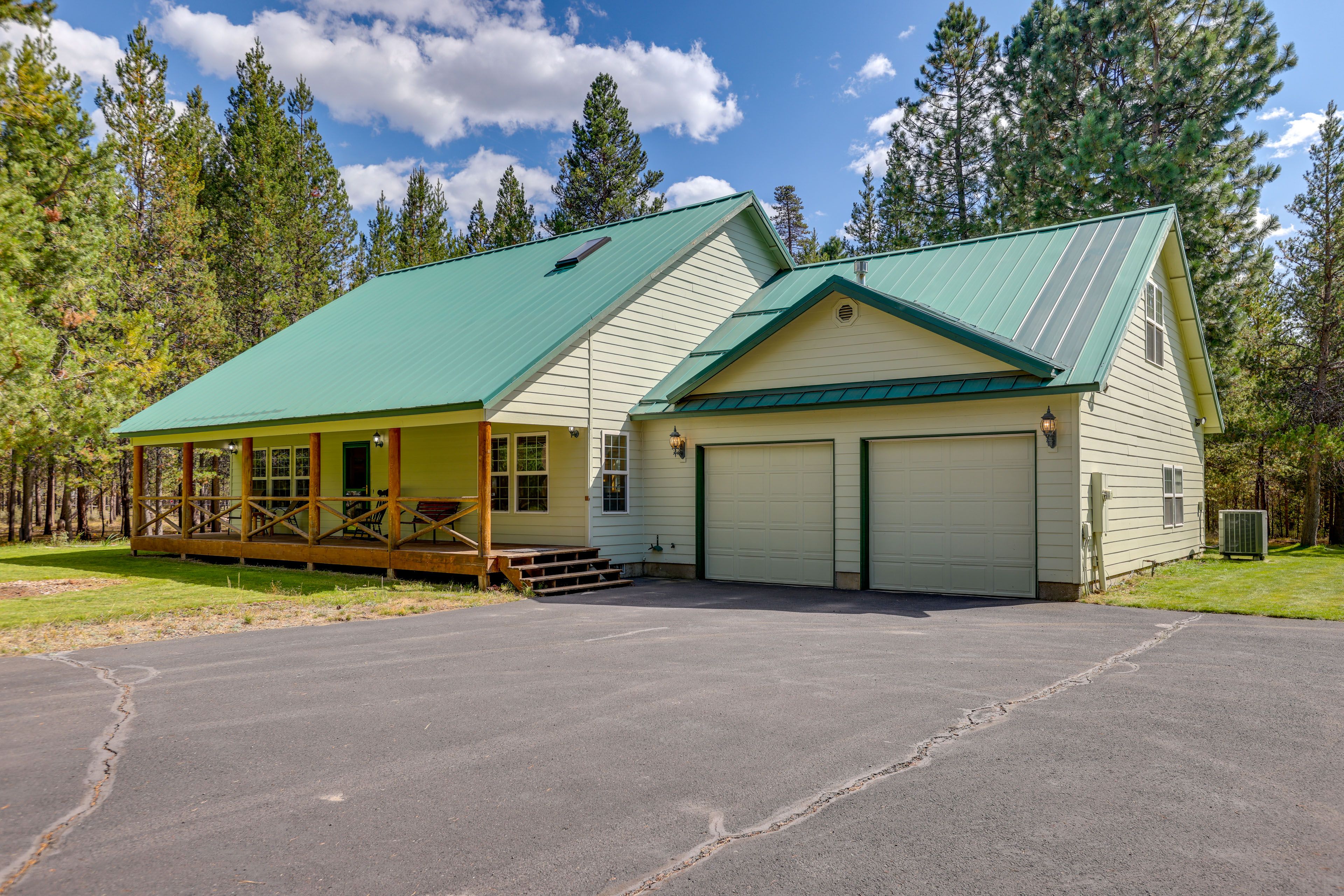 Parking | Garage (2 Vehicles) | Driveway (6 Vehicles) | RV/Trailer Parking