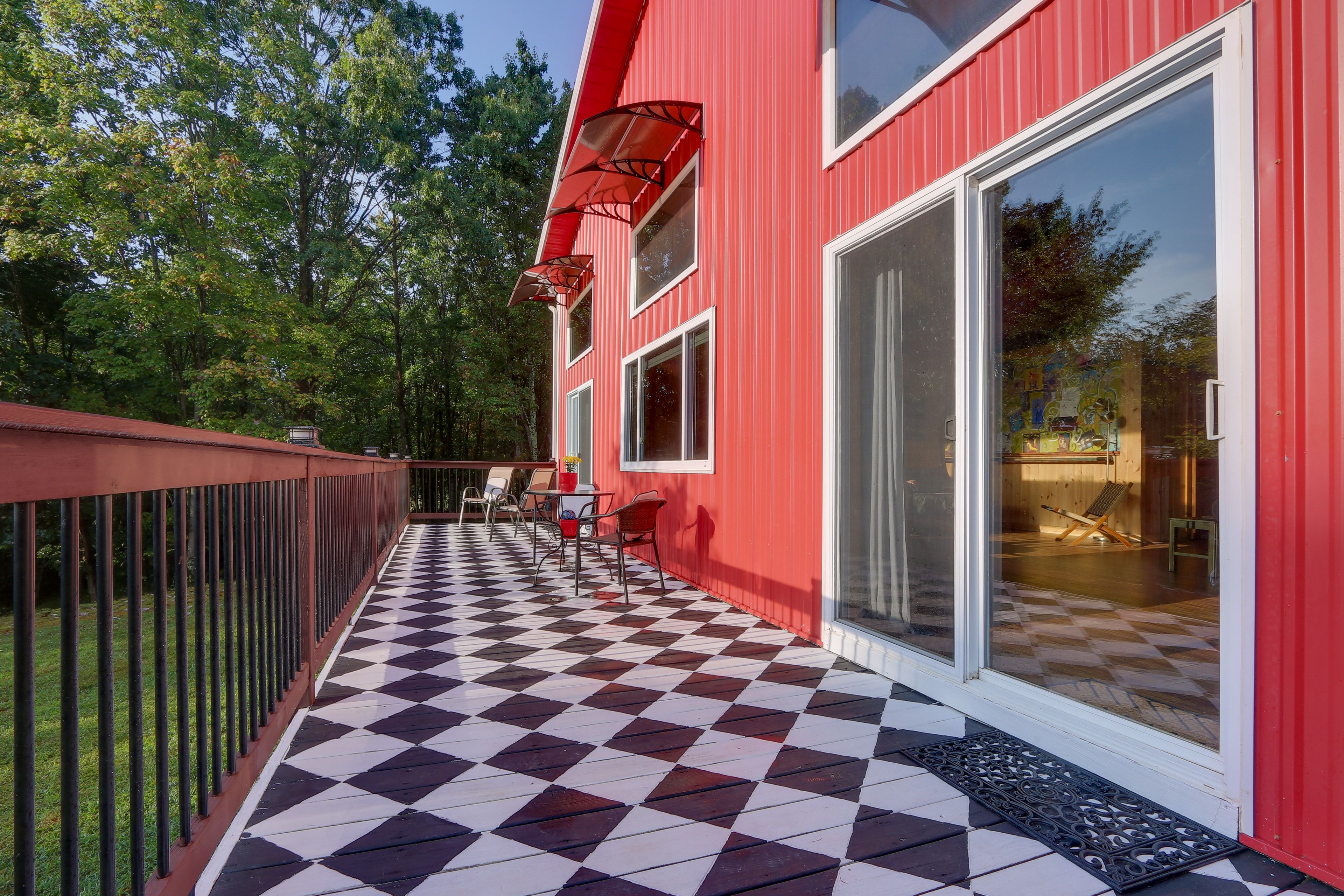 Berkeley Springs Vacation Rental | 2BR | 2BA | 1,540 Sq Ft | Stairs Required
