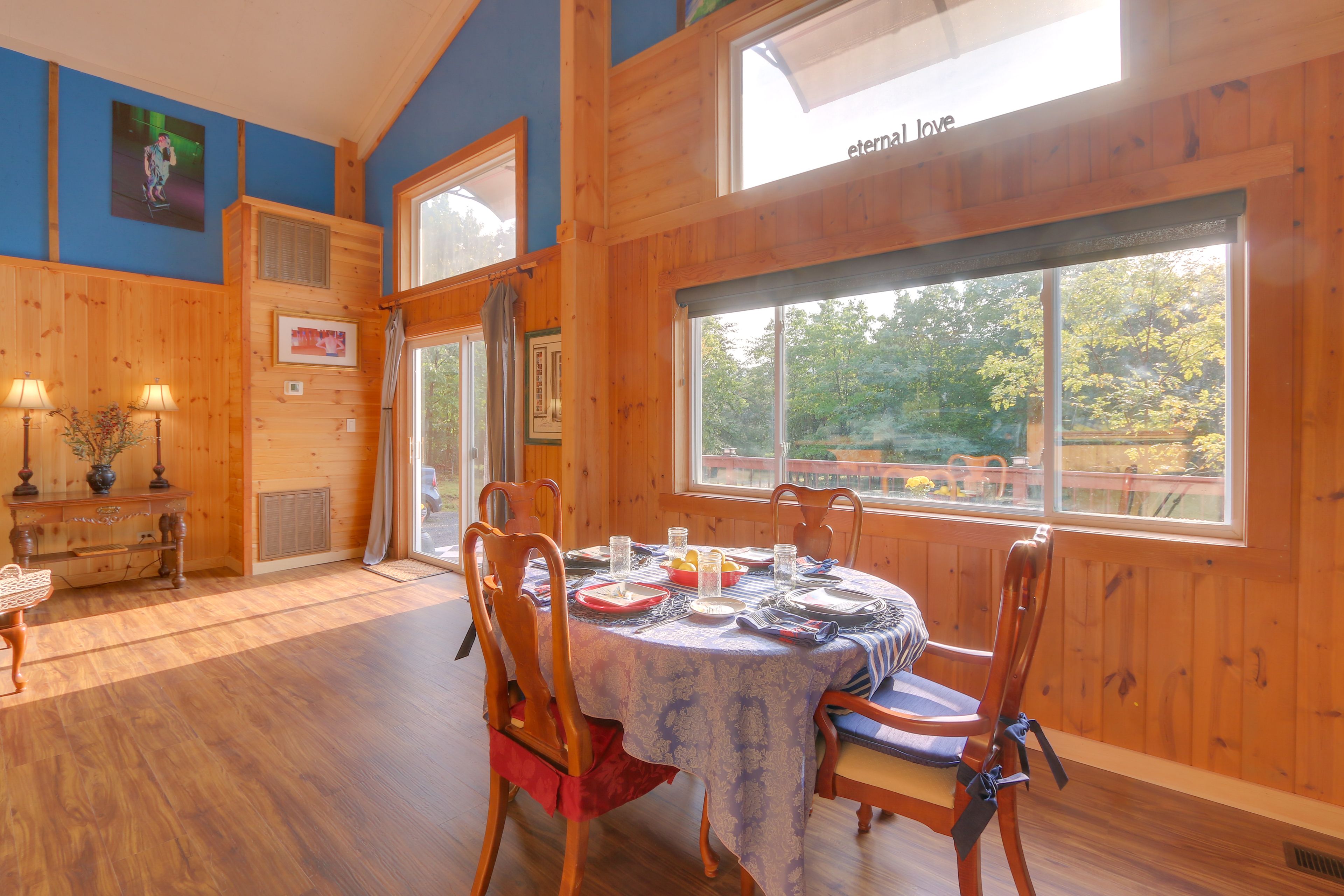 Dining Area | Dishware & Flatware Provided
