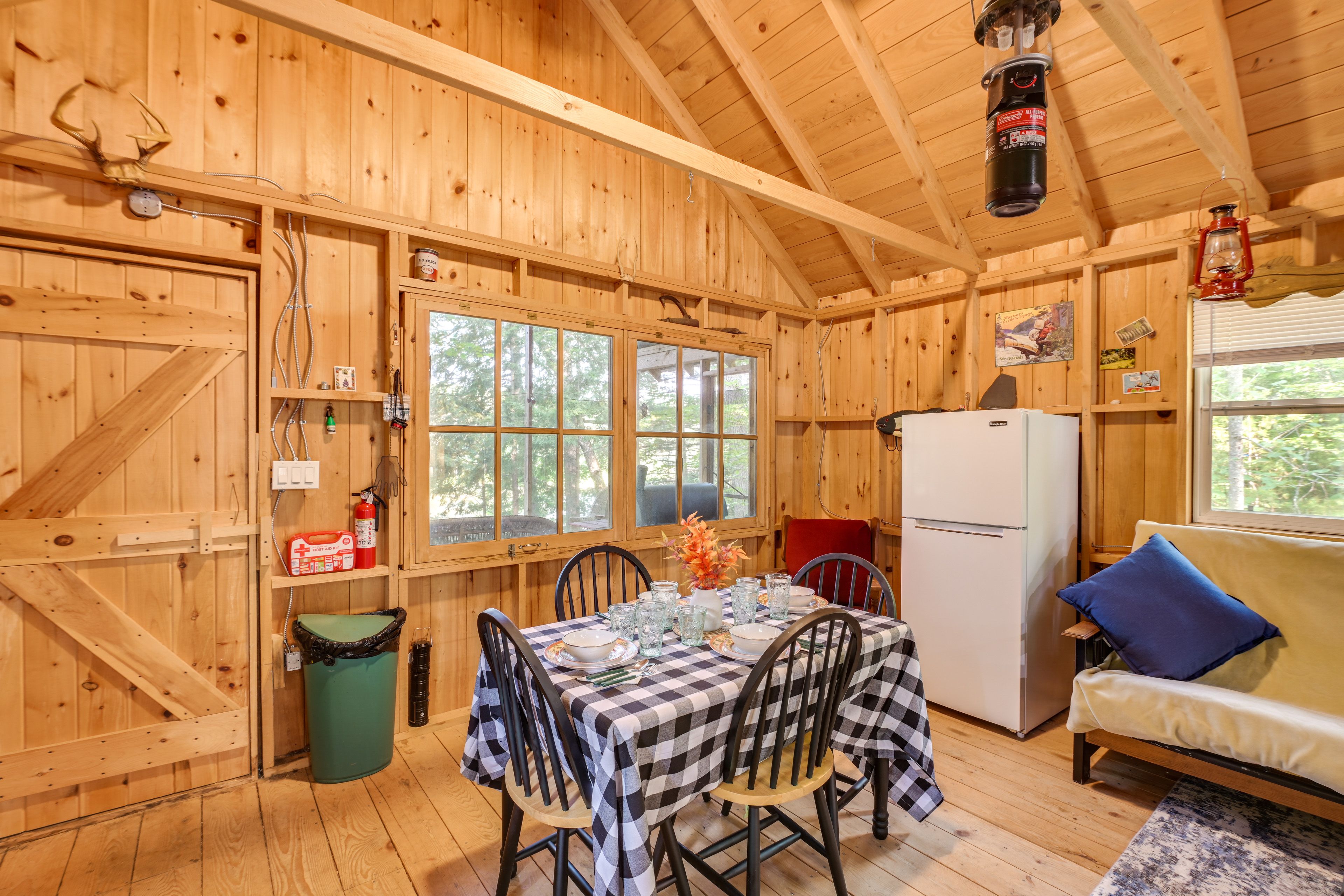 Dining Area | Dishware/Flatware | Main Floor