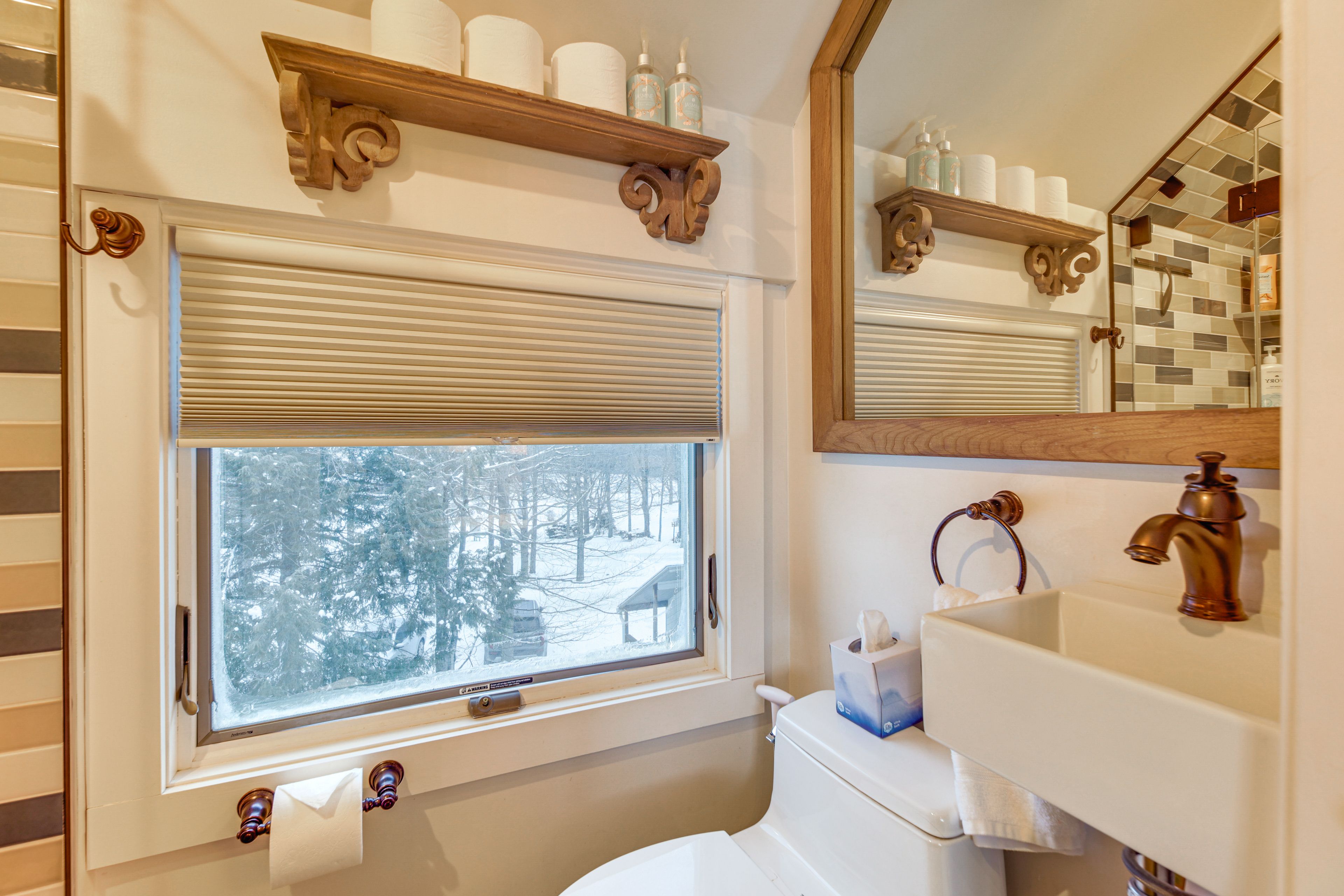 Full Bathroom | Complimentary Toiletries