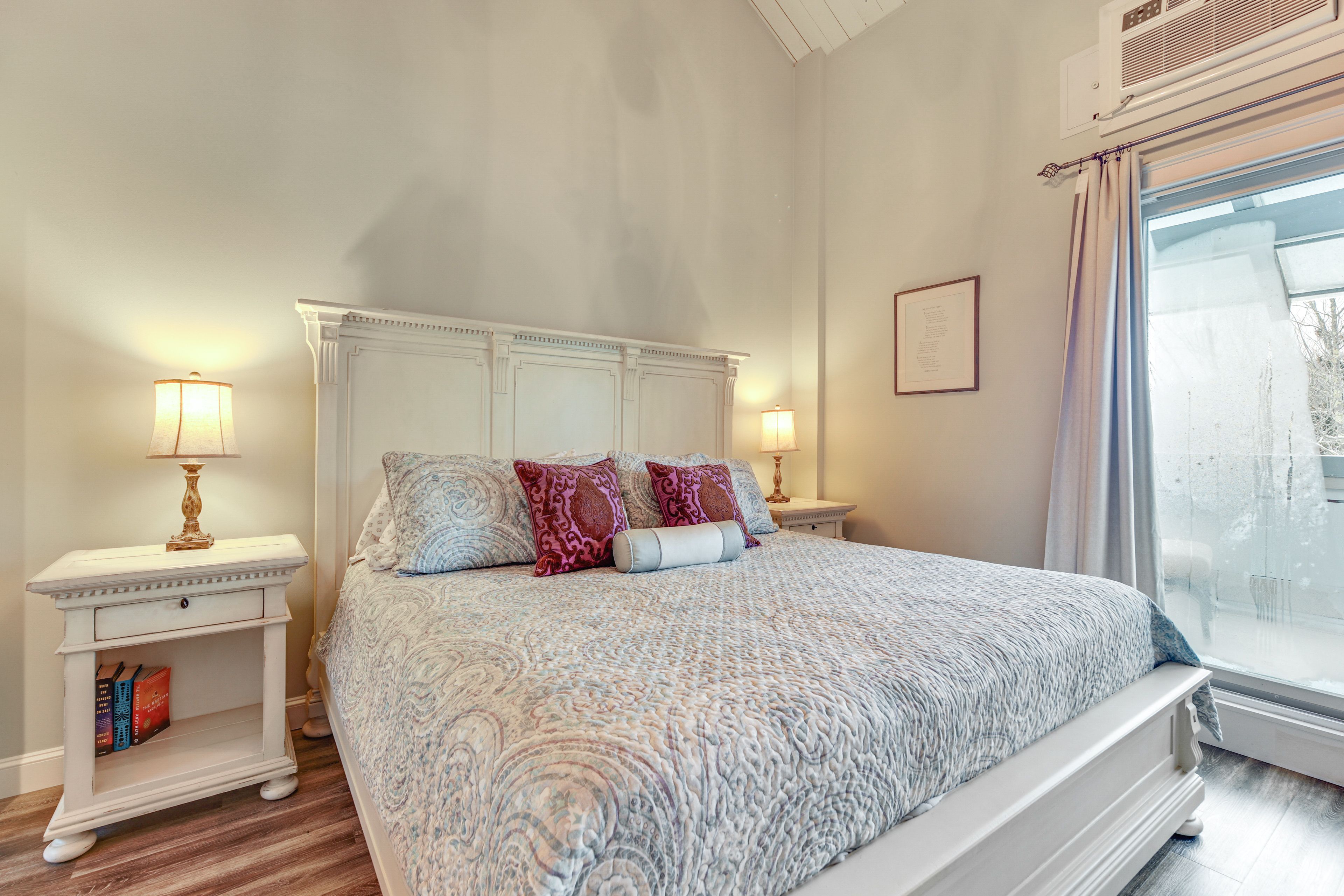 Bedroom | King Bed | Smart TV