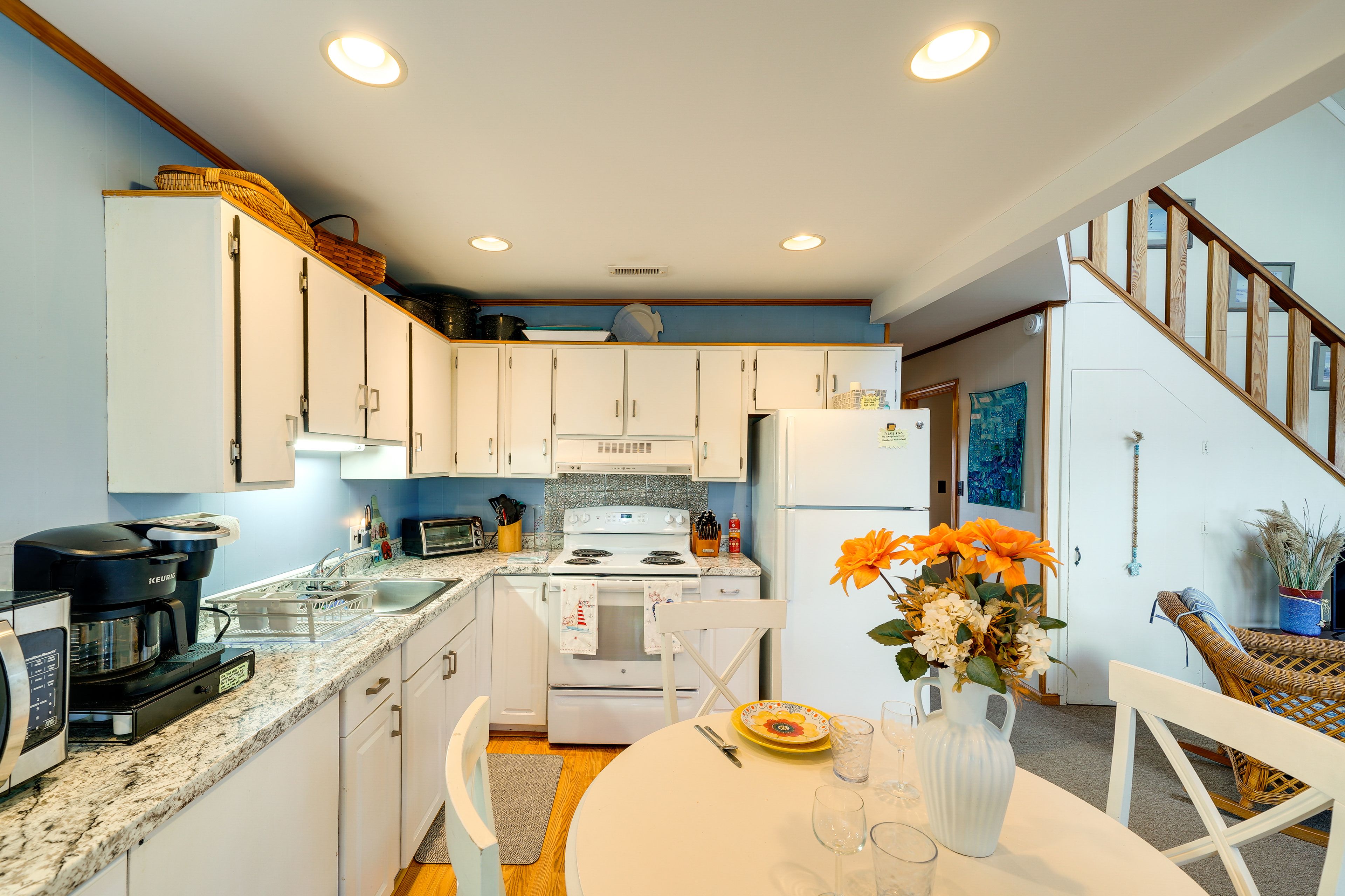 Kitchen | Cooking Basics | Coffee Maker | Paper Towels/Trash Bags Provided