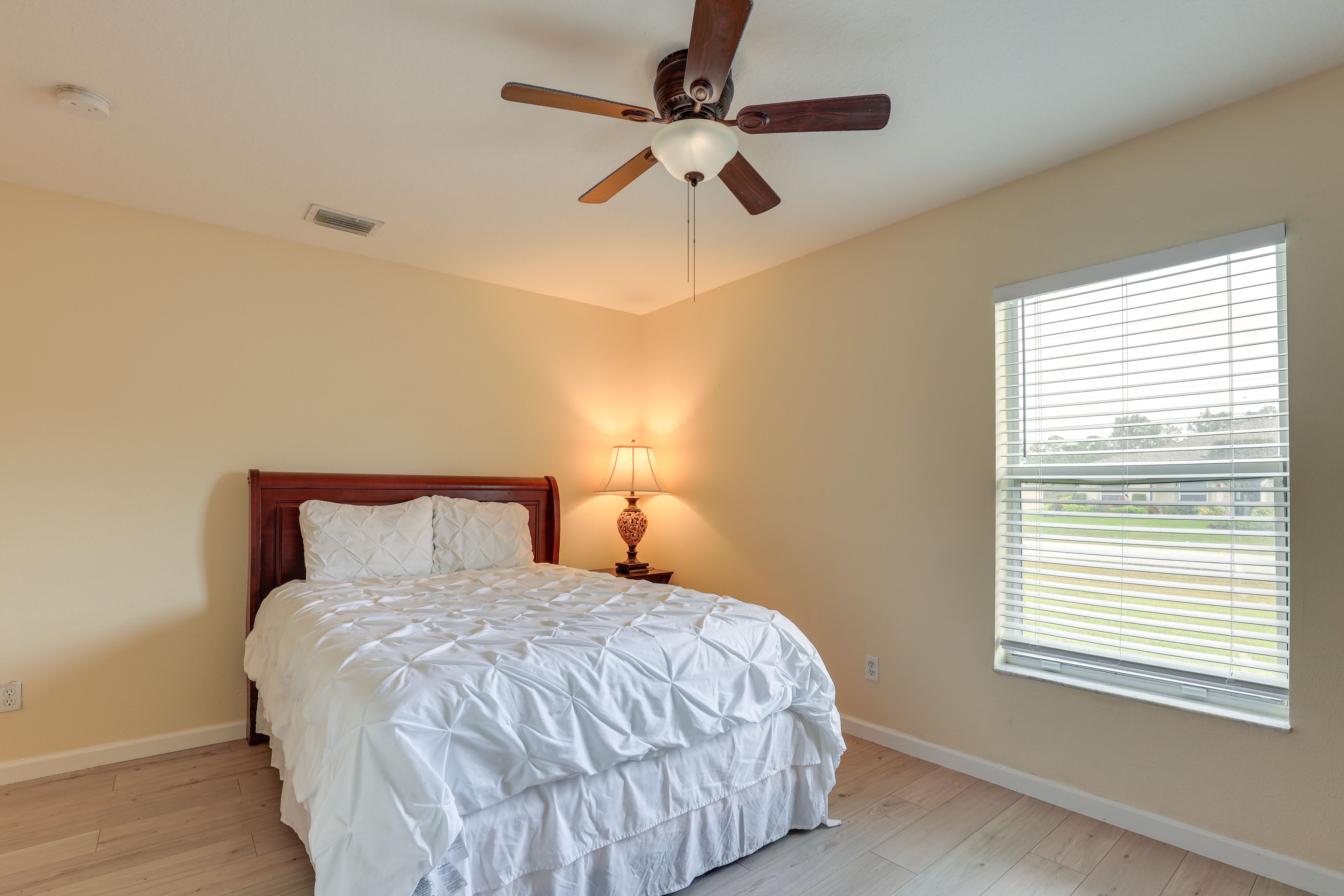 Bedroom 2 | Queen Bed