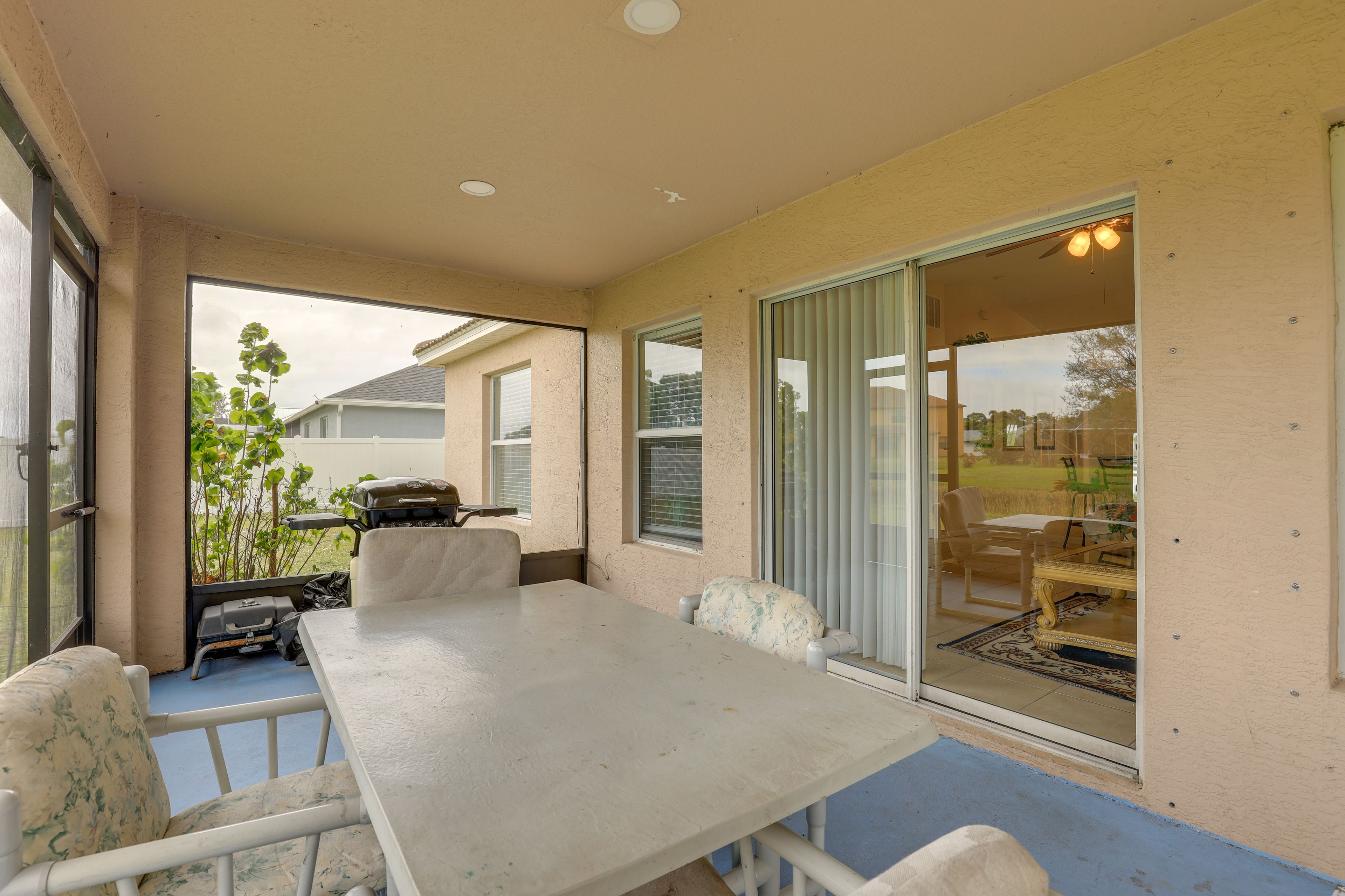 Screened-In Porch