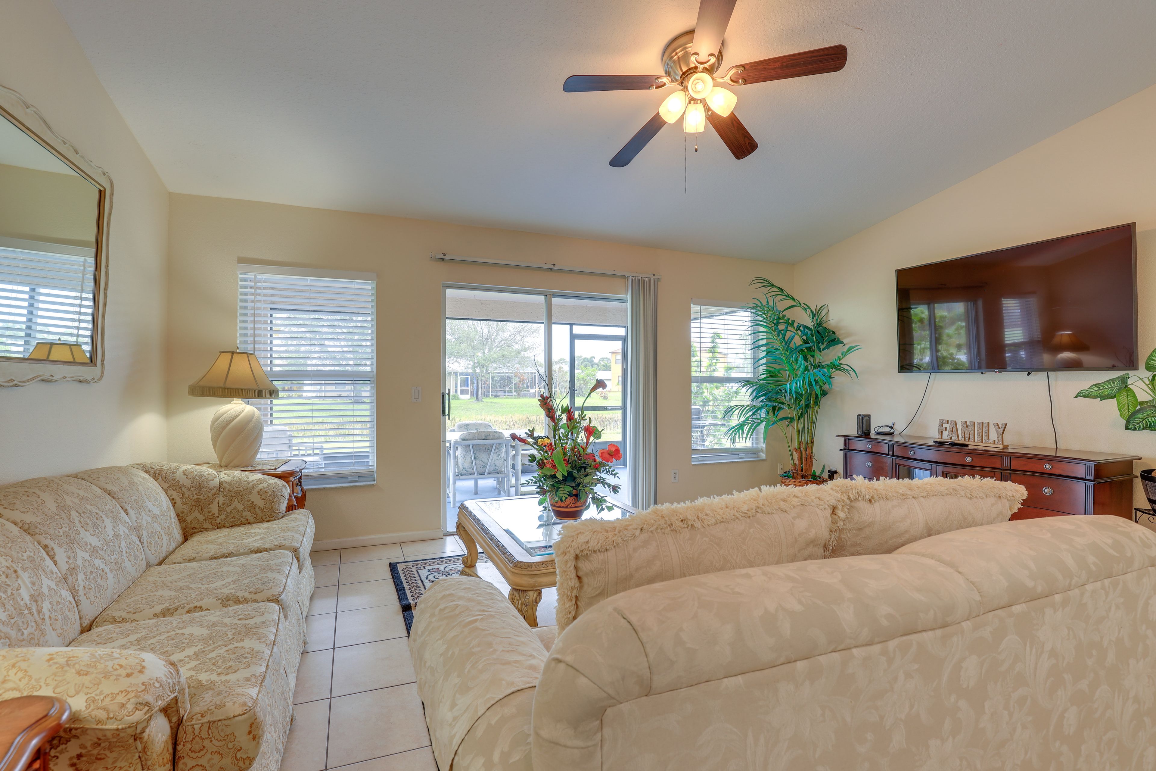 Family Room | Smart TV
