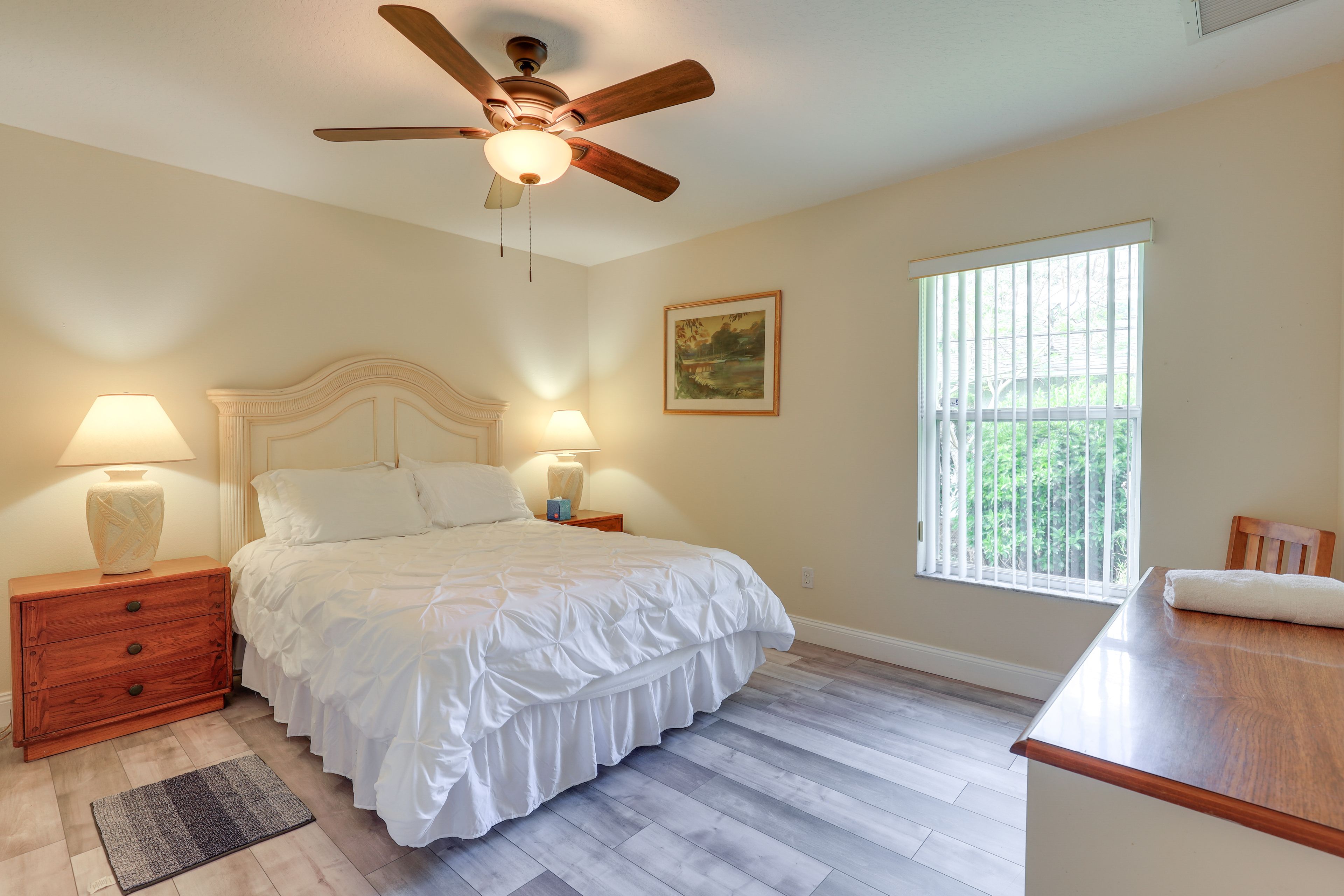 Bedroom 2 | Queen Bed