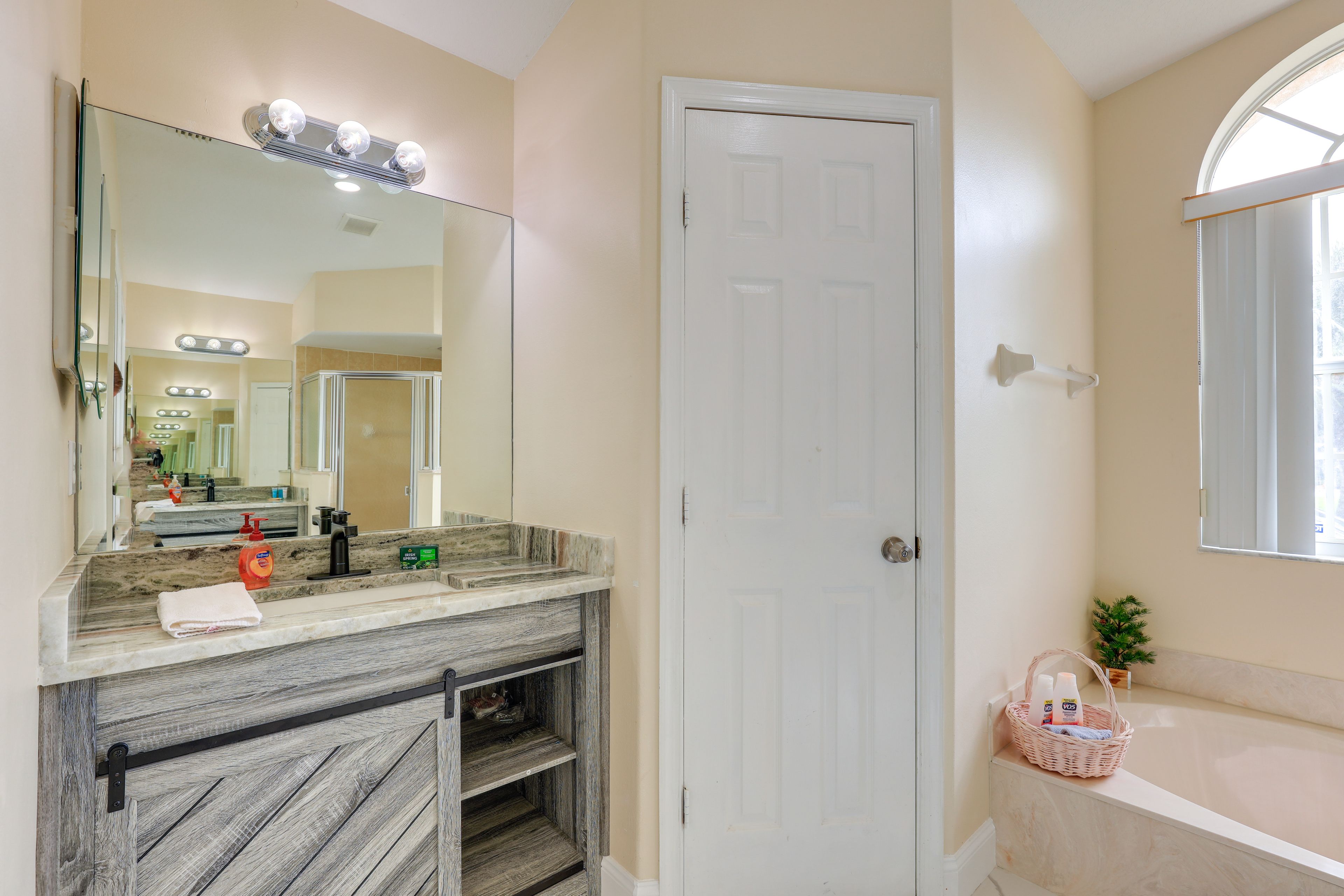 En-Suite Bathroom | Towels Provided | Complimentary Toiletries