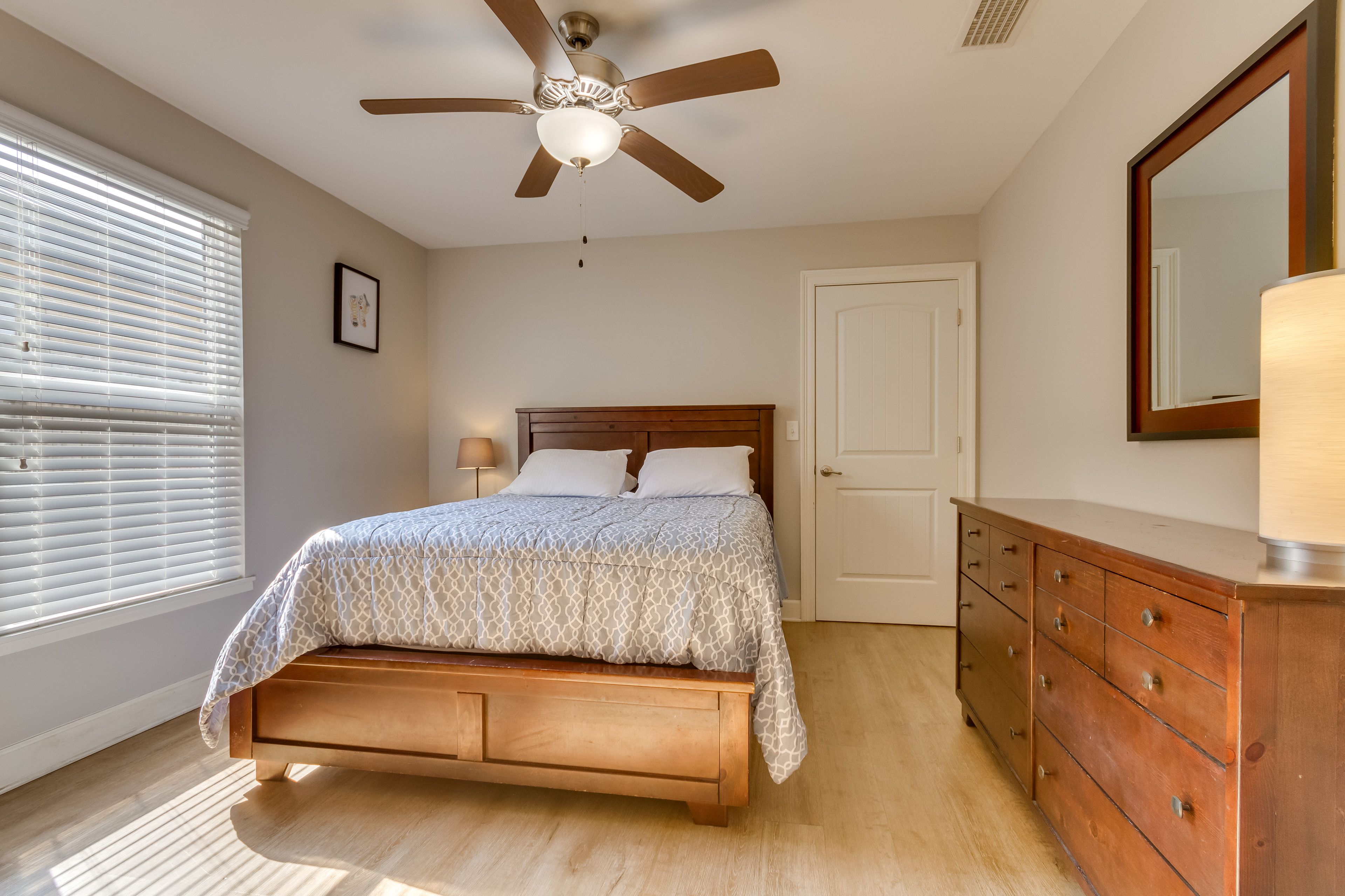 Bedroom 2 | Queen Bed