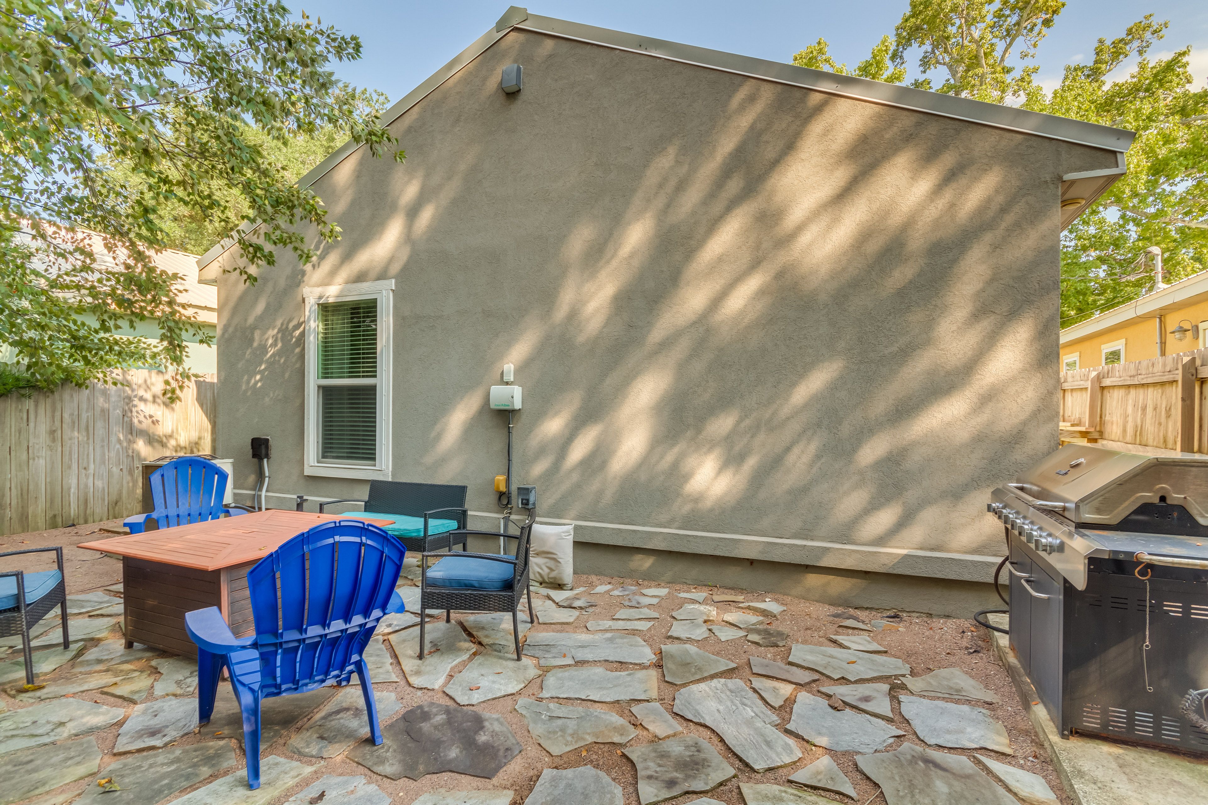 Private Yard | Outdoor Dining | Gas Grill