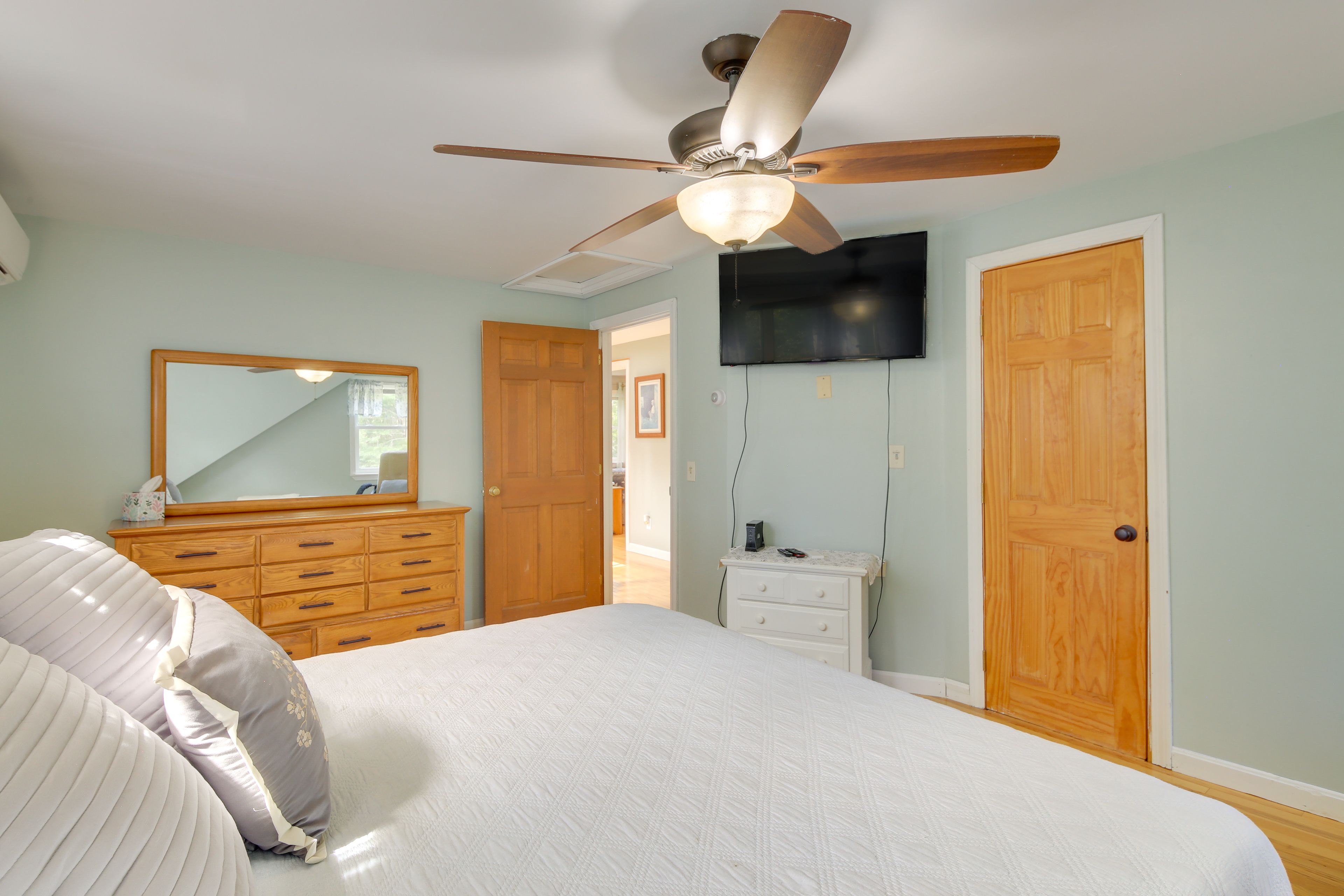 Bedroom 2 | 1st Floor | King Bed