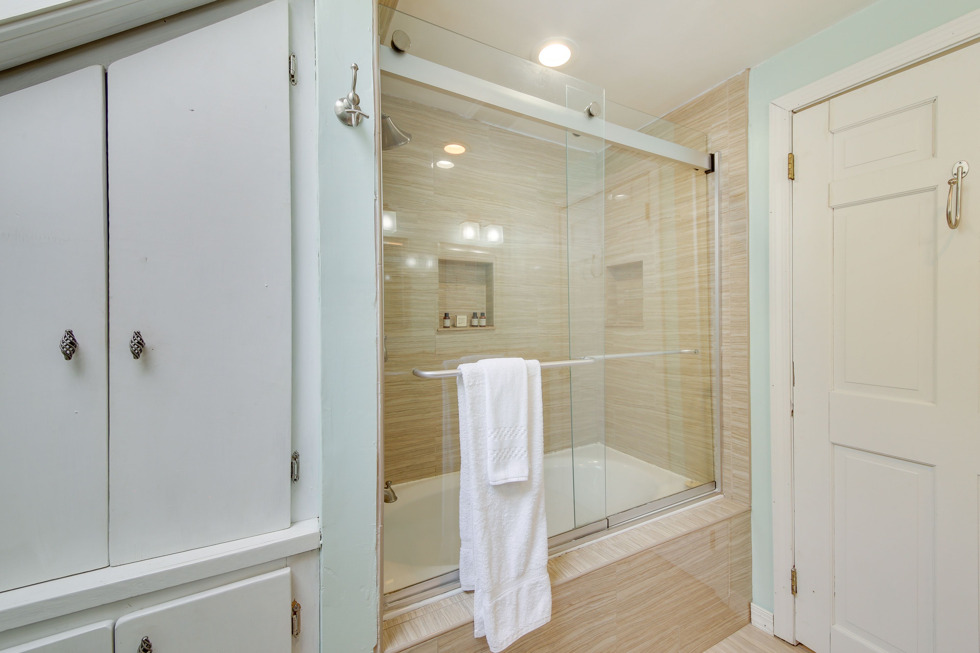 Full Bathroom | 1st Floor