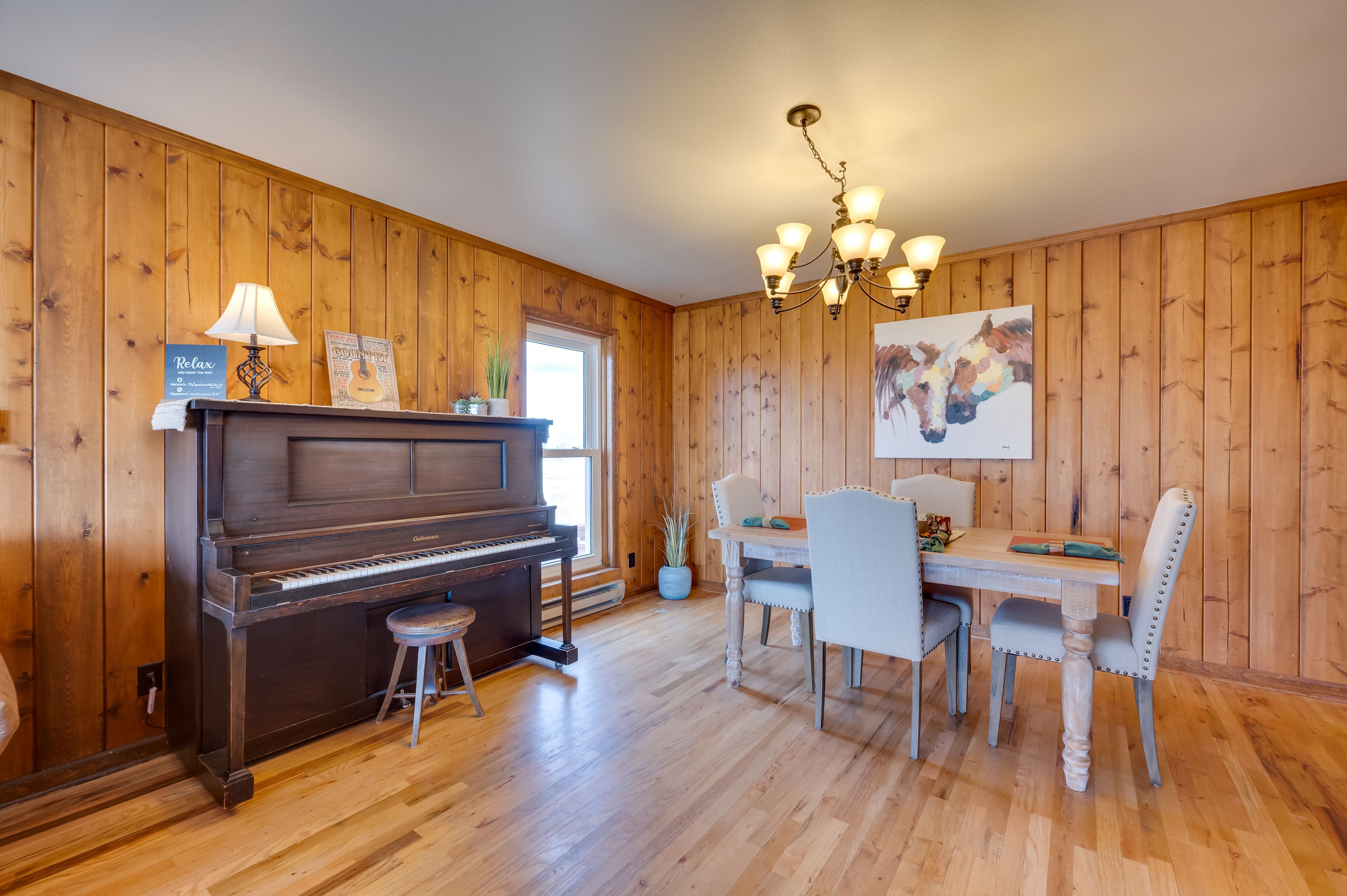 Dining Area | Dishware/Flatware Provided