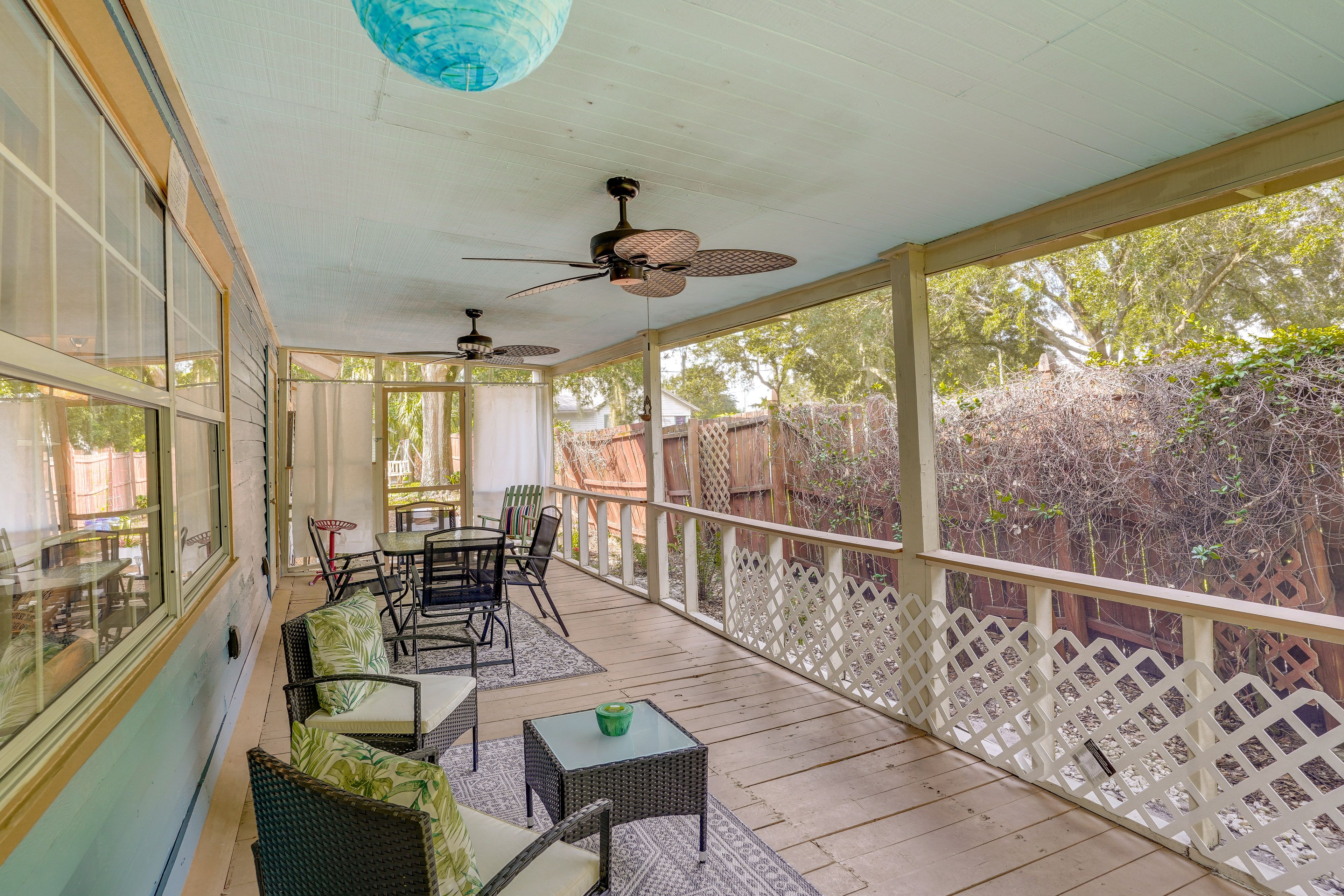 Screened Porch | Dining Area | Free WiFi