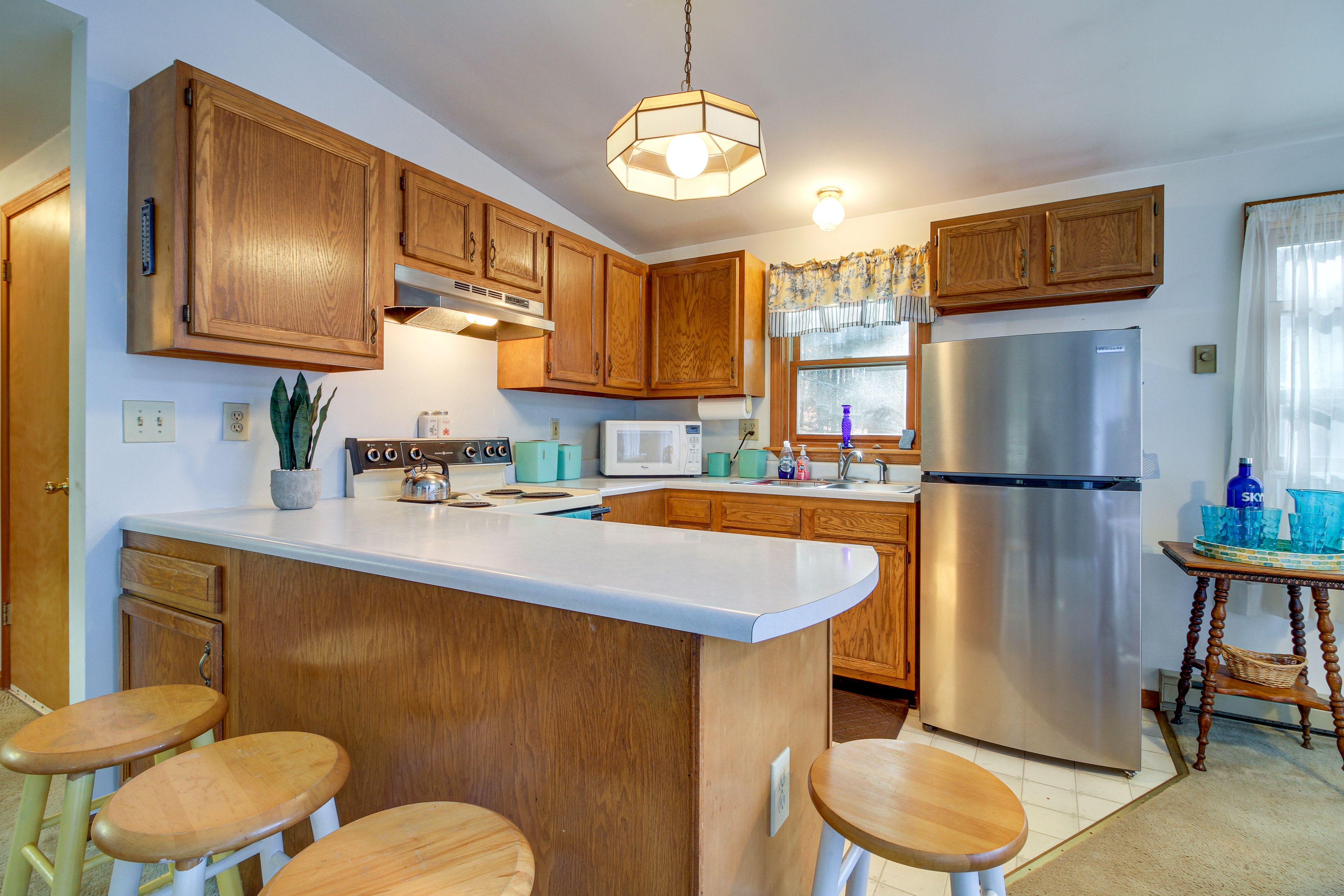 Kitchen | Cooking Basics | Tea Kettle | Paper Towels/Trash Bags Provided