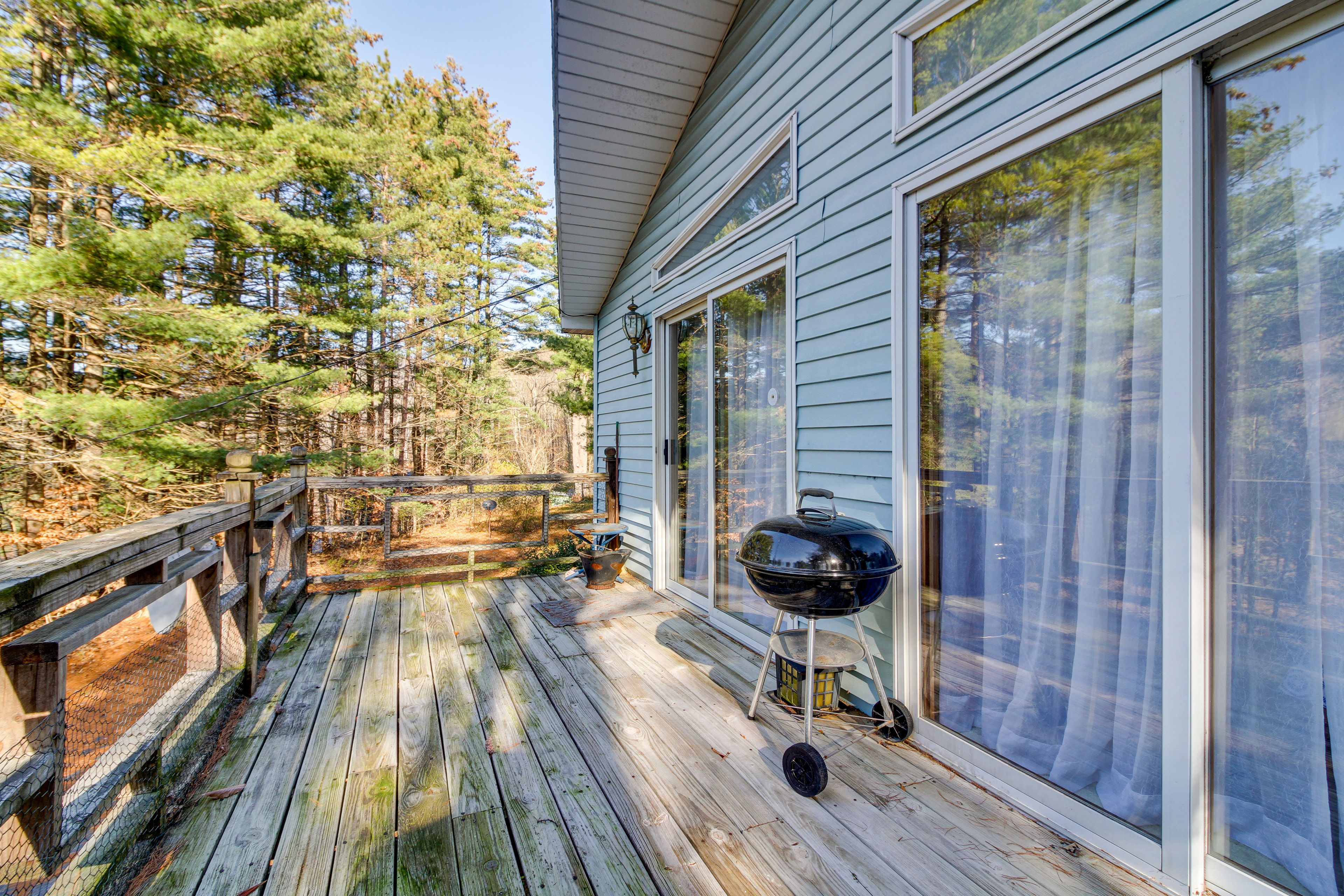 Hague Vacation Rental | 2BR | 1.5BA | 864 Sq Ft | Stairs Required