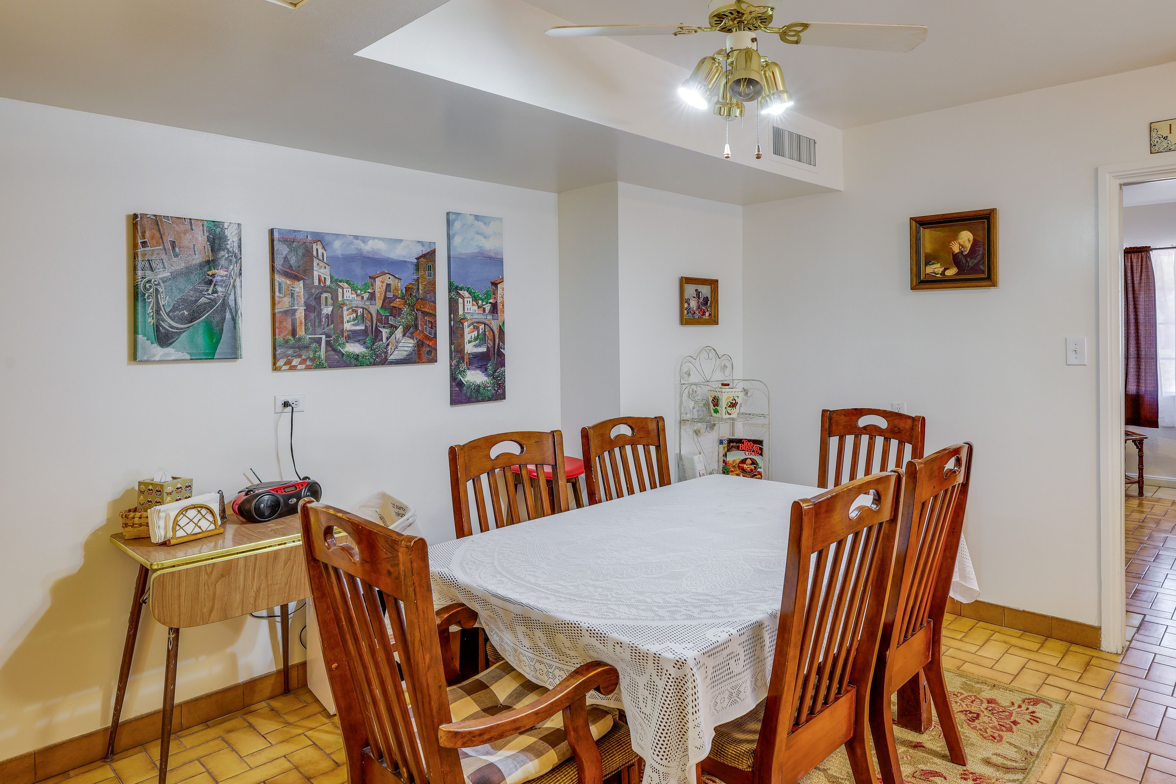 Dining Room | Dishware & Flatware Provided