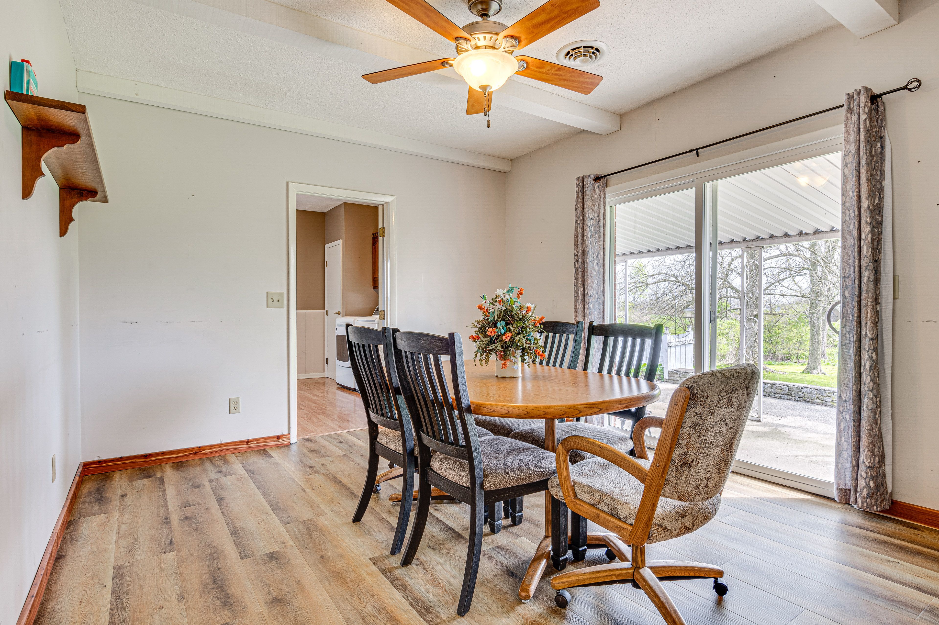 Dining Area | Dishware & Flatware Provided
