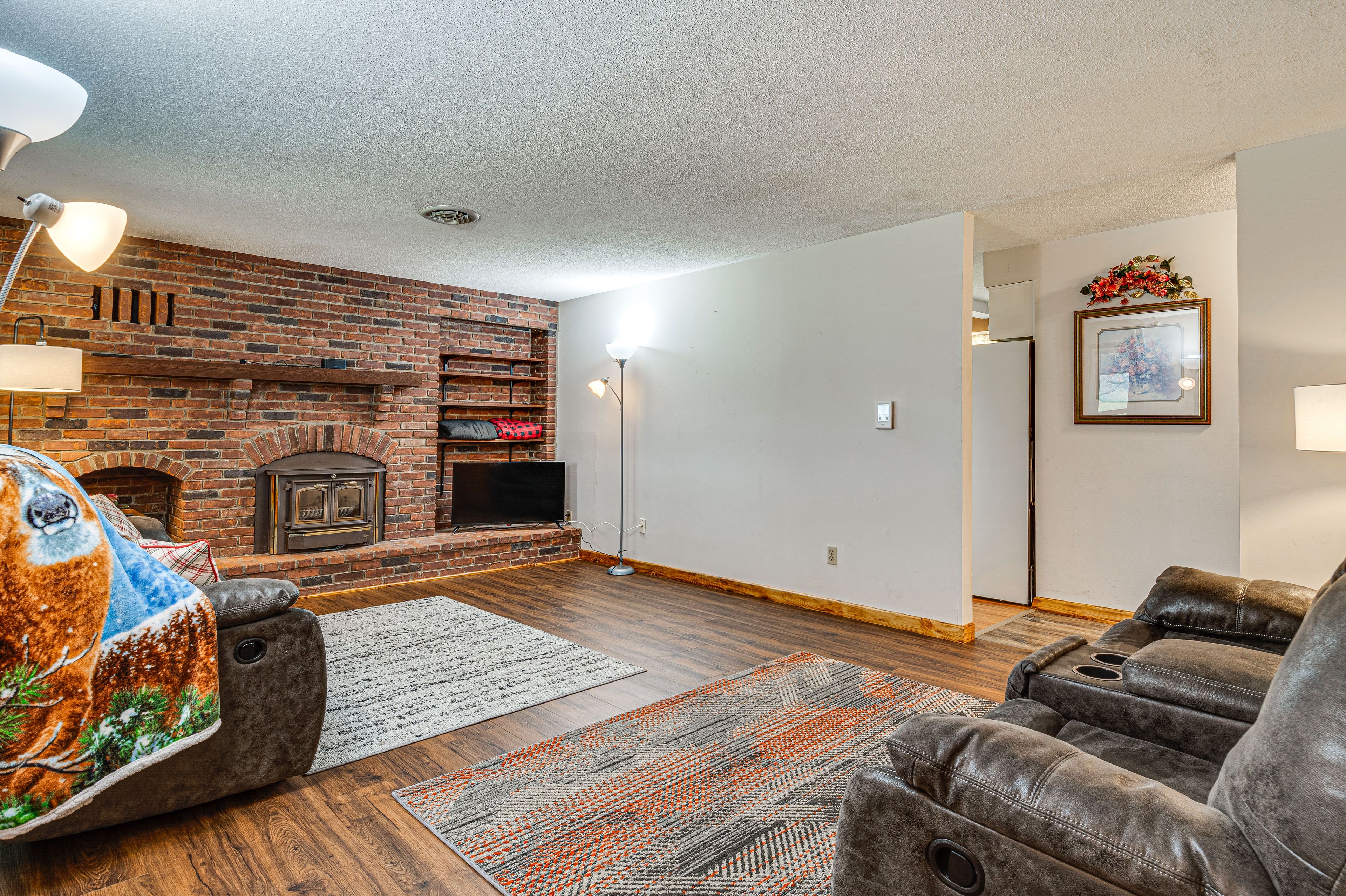 Living Room | Wood-Burning Stove | Recliner Sofas | Central A/C