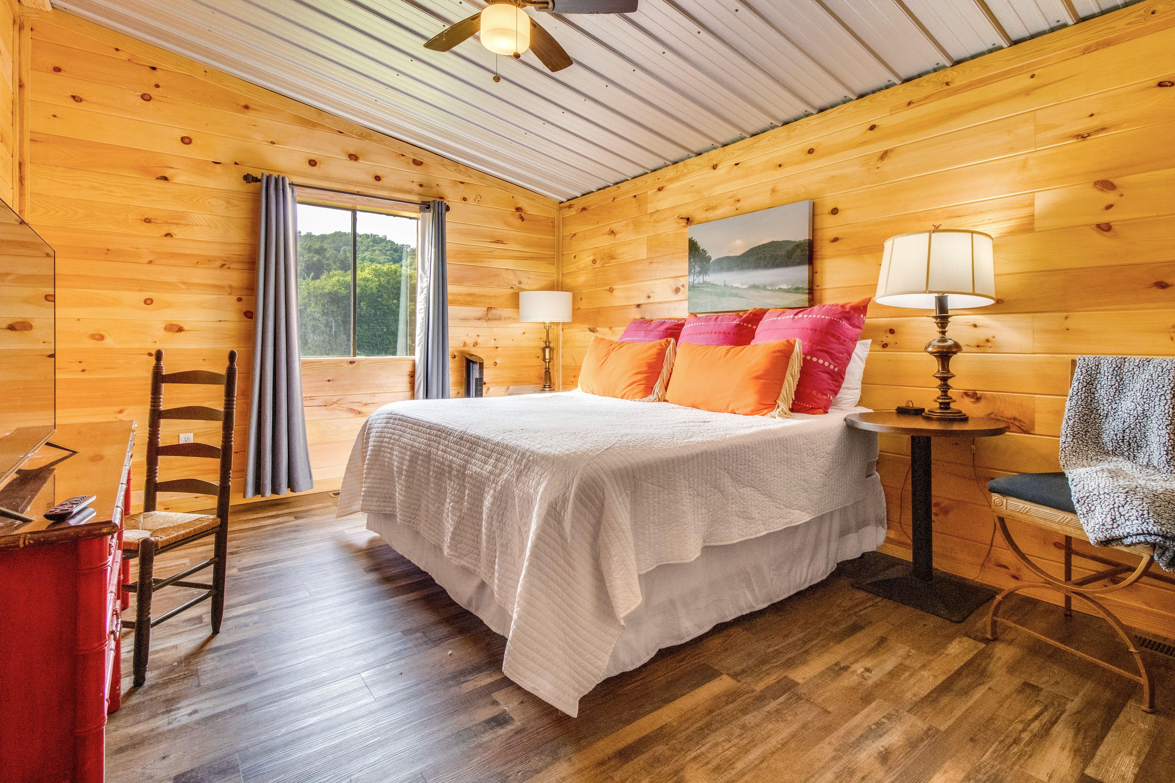 Bedroom 1 | King Bed