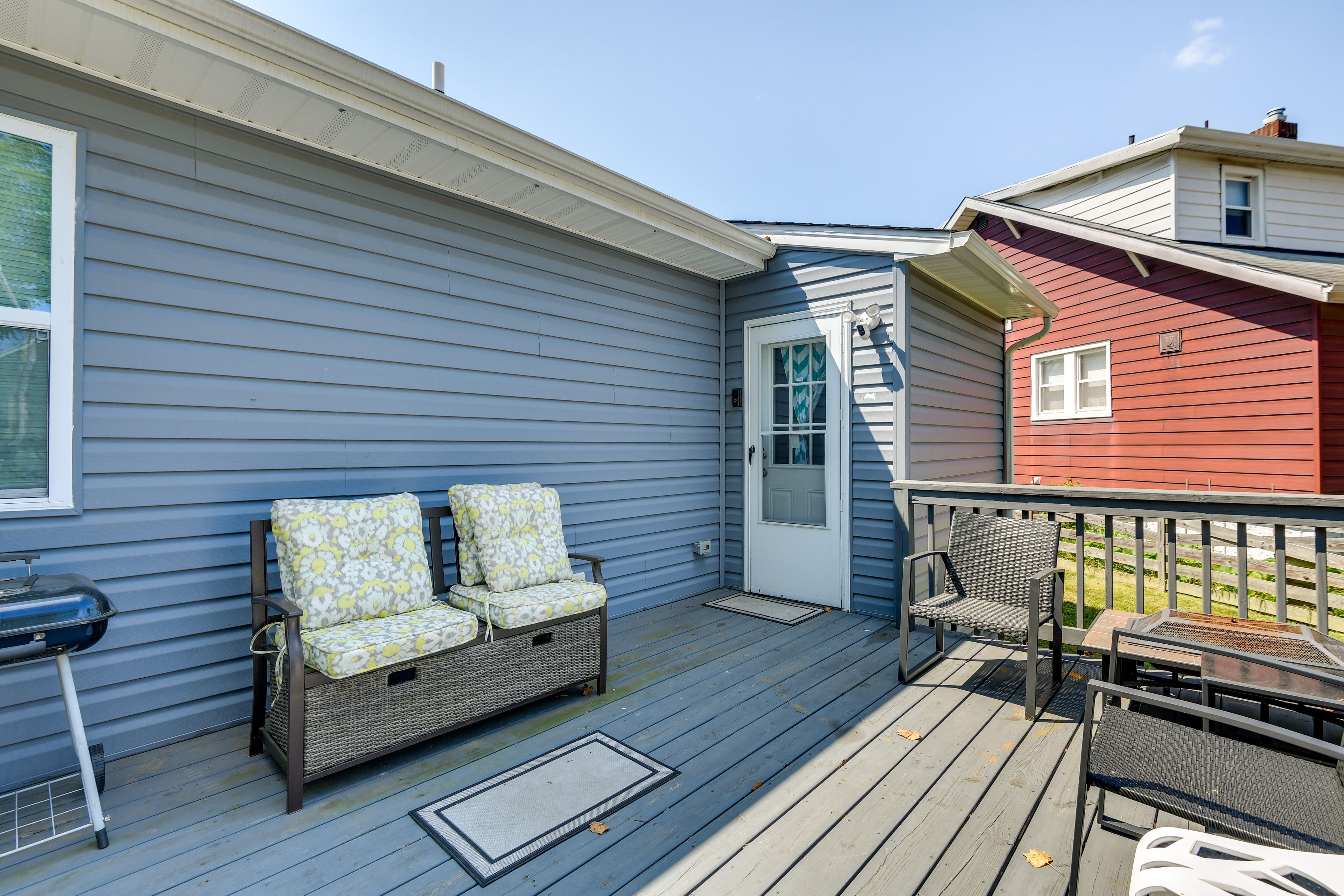 Back Deck | Charcoal Grill | Outdoor Seating